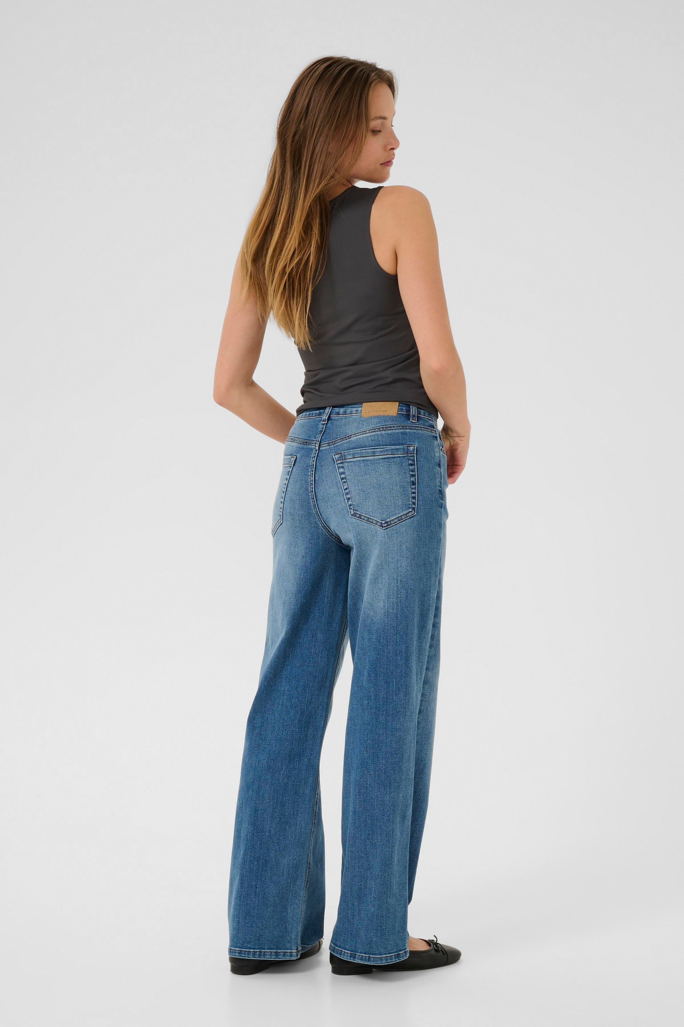 KAarina Top LOOKBOOK BACK 10510692-190205