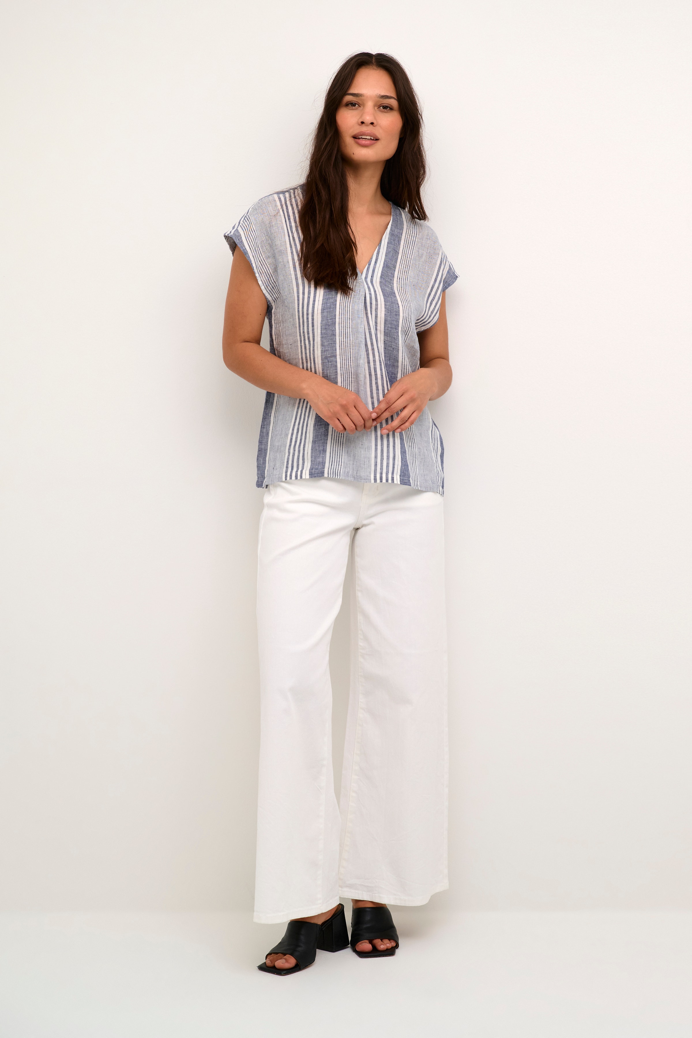 CUmolly Linen blouse LOOKBOOK FRONT 50110507-105628