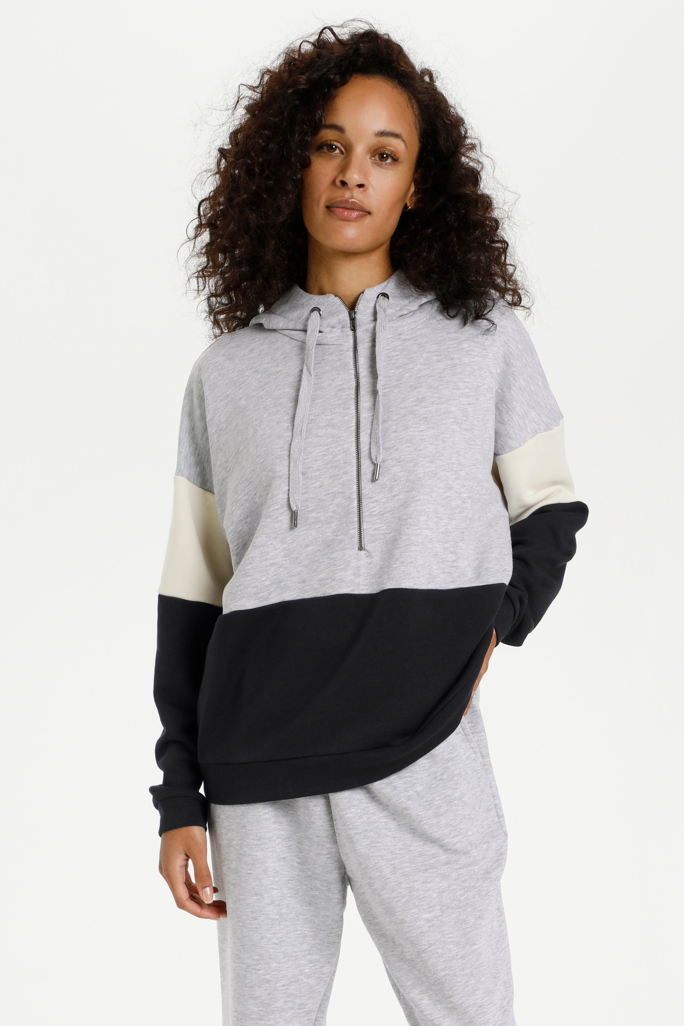 KAlitty Sweatshirt LOOKBOOK FRONT 10551819-101800