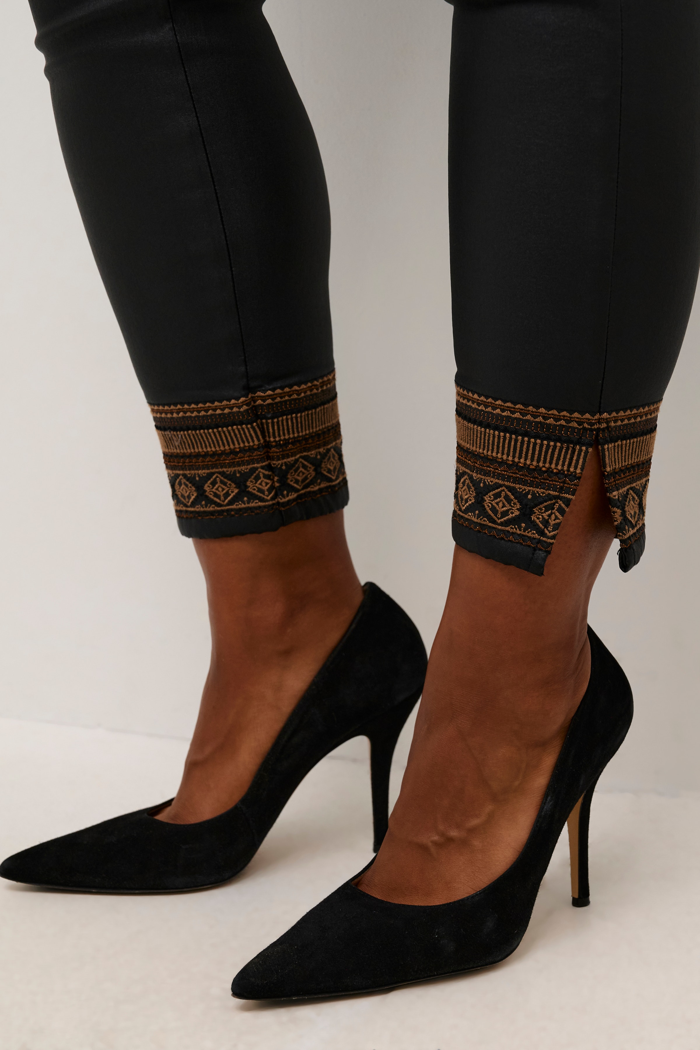 GabyCR Trousers LOOKBOOK DETAIL 10606475-100120