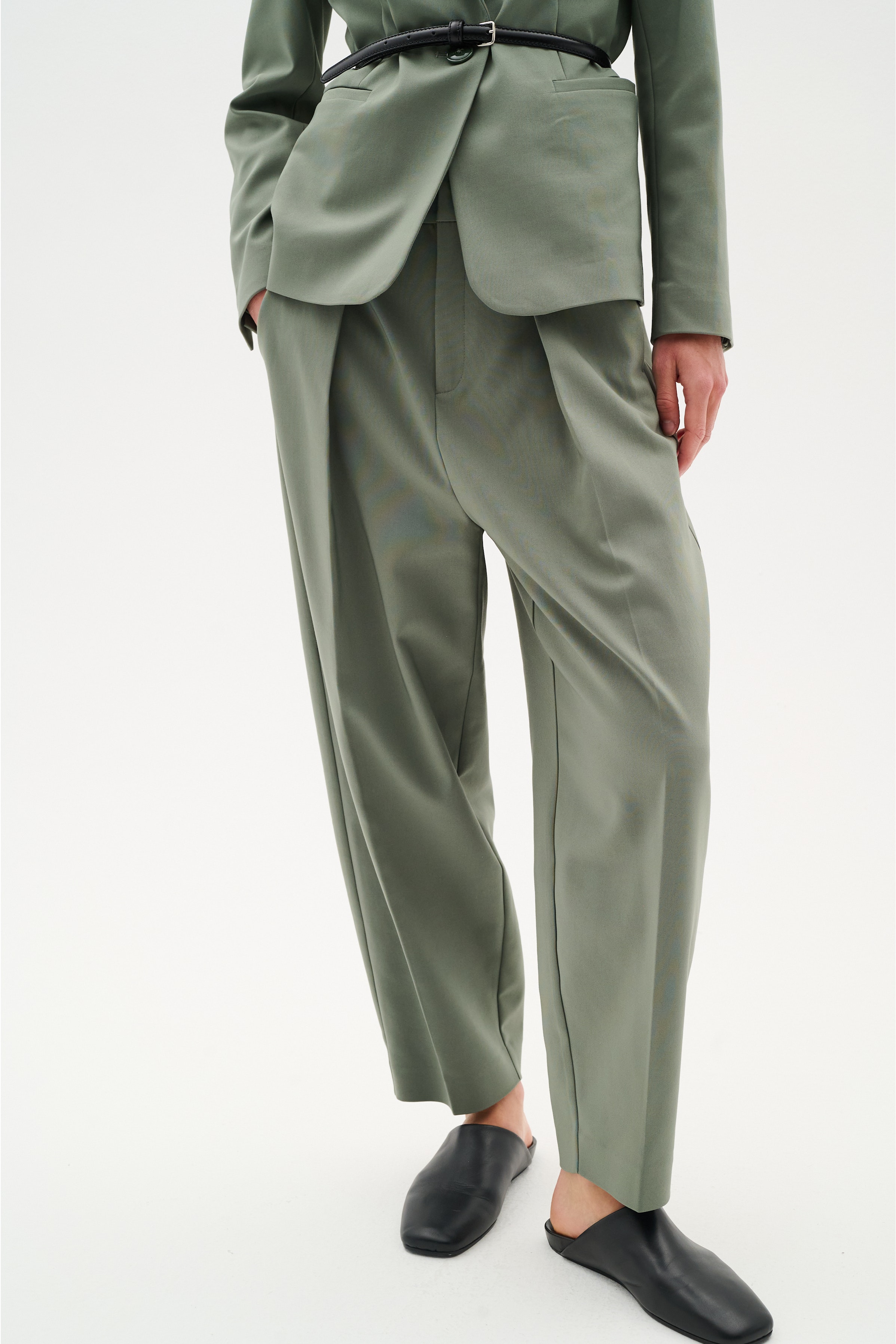 ZellaIW Barrel Trousers LOOKBOOK FRONT 30107207-185806