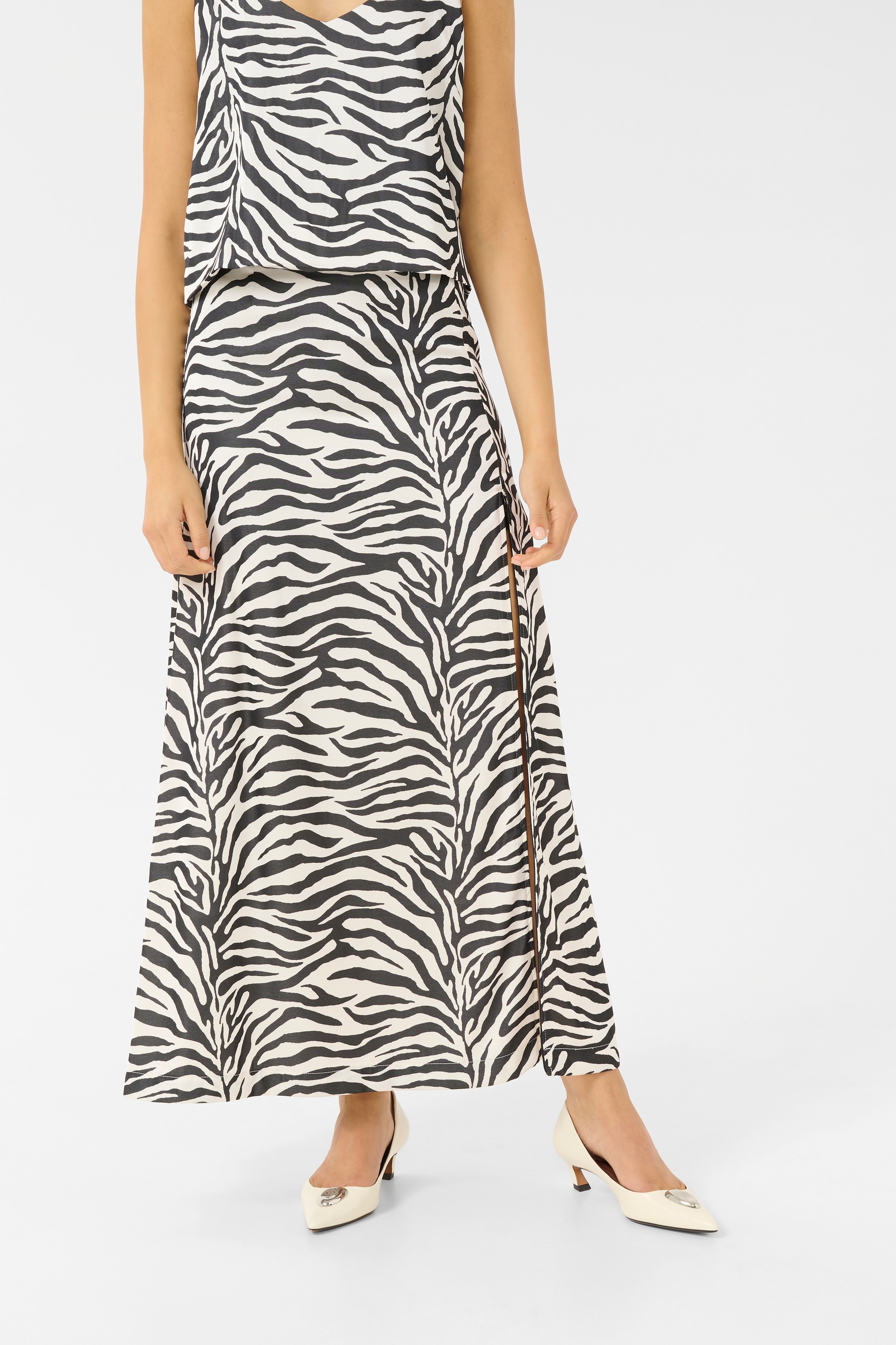 GZzeva Rok LOOKBOOK FRONT 10910420-107873