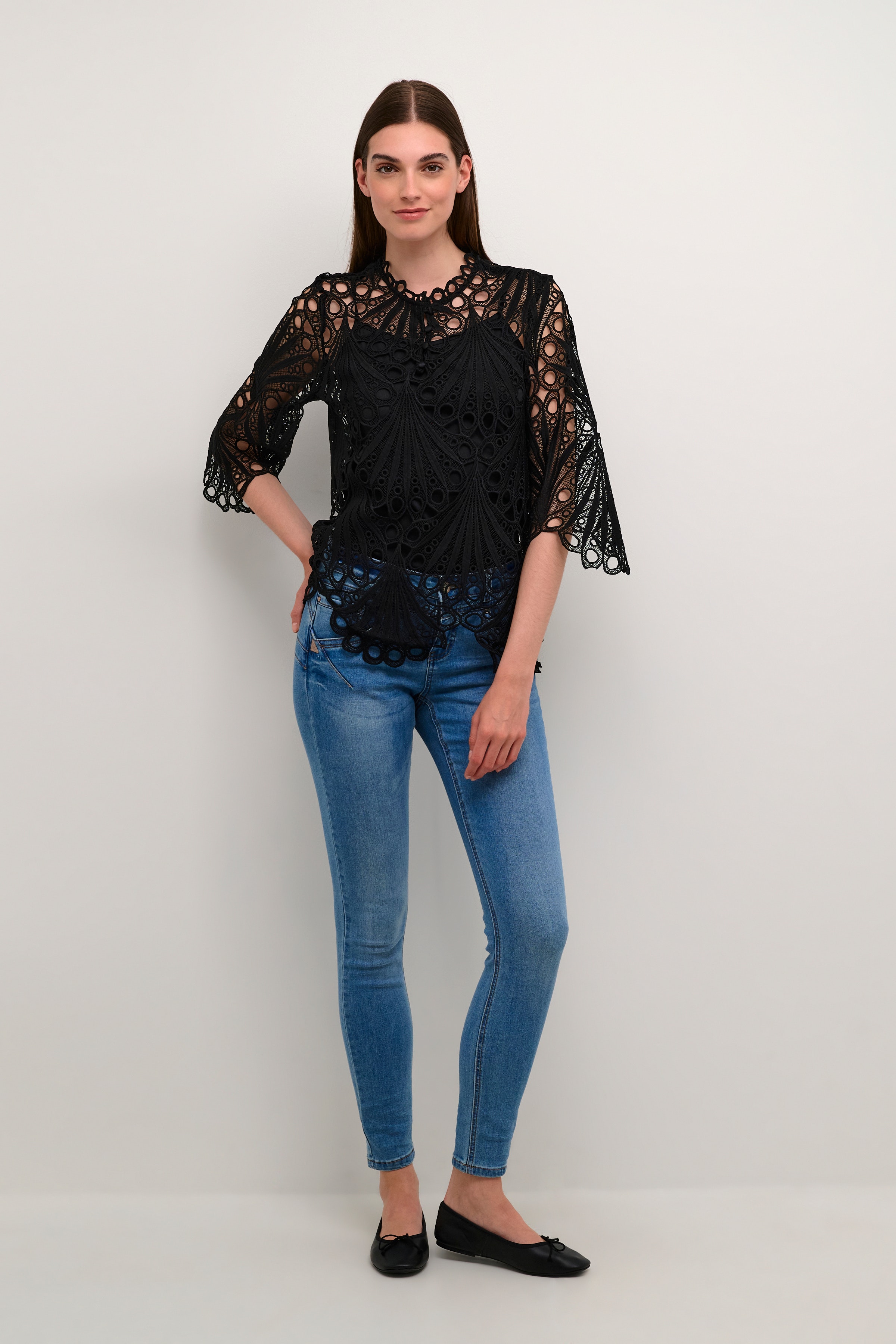 CRLhilla Blouse LOOKBOOK FRONT 10612781-100120