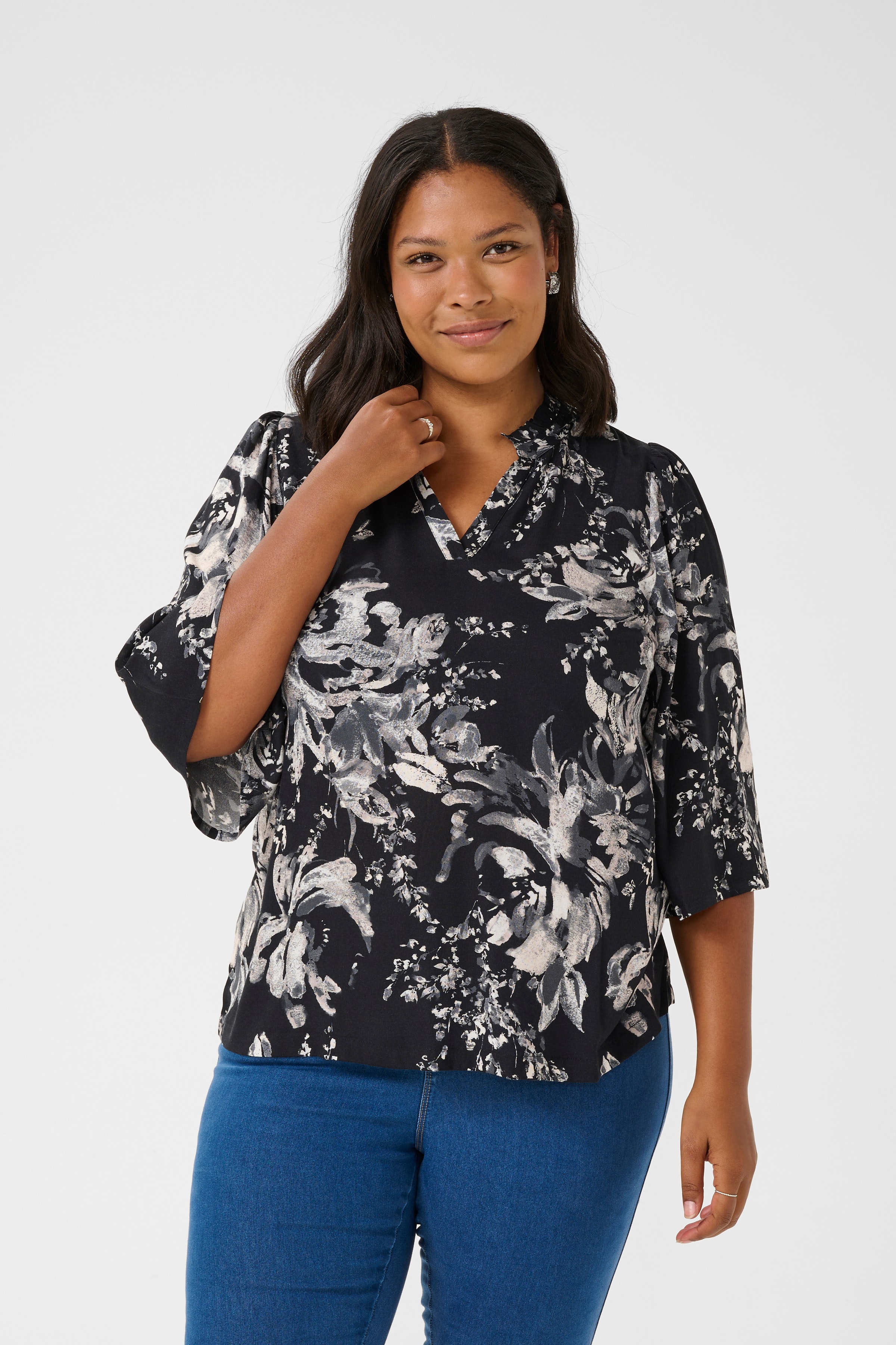 KCmona Blouse LOOKBOOK FRONT 10583229-107152