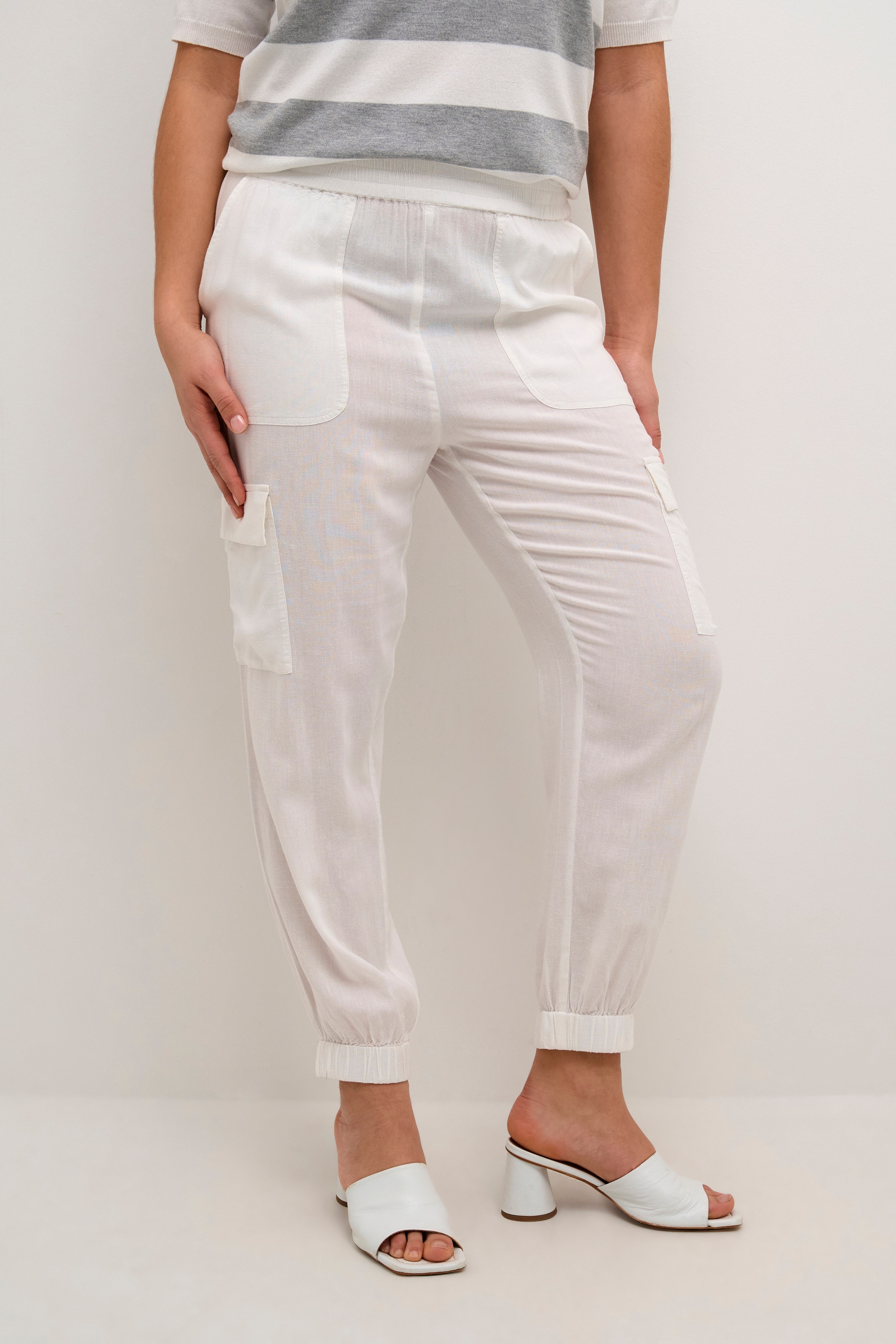 KAmilia Linen Trousers LOOKBOOK FRONT 10508429-110602