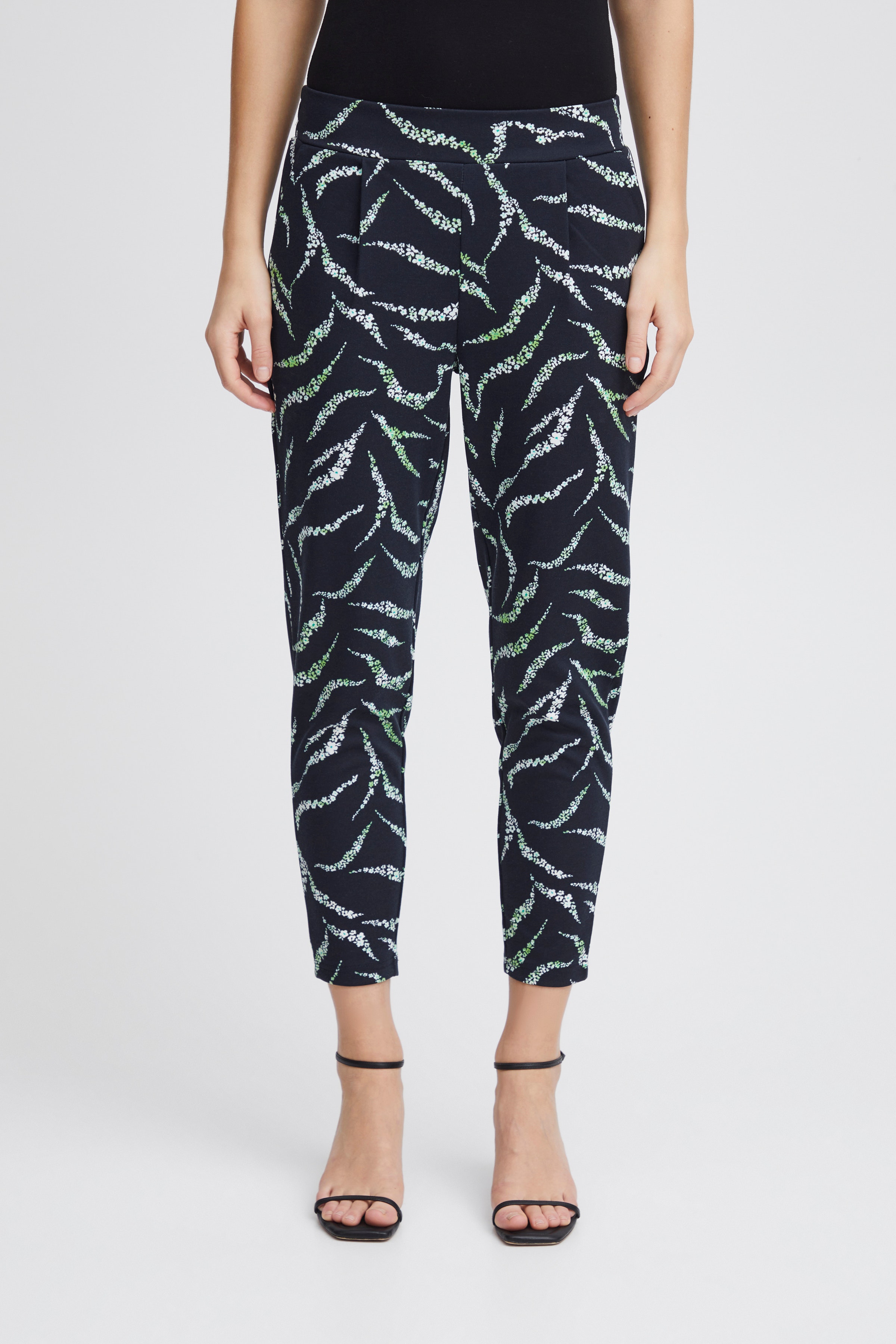 IHKATE Bukser LOOKBOOK FRONT 20120792-202811