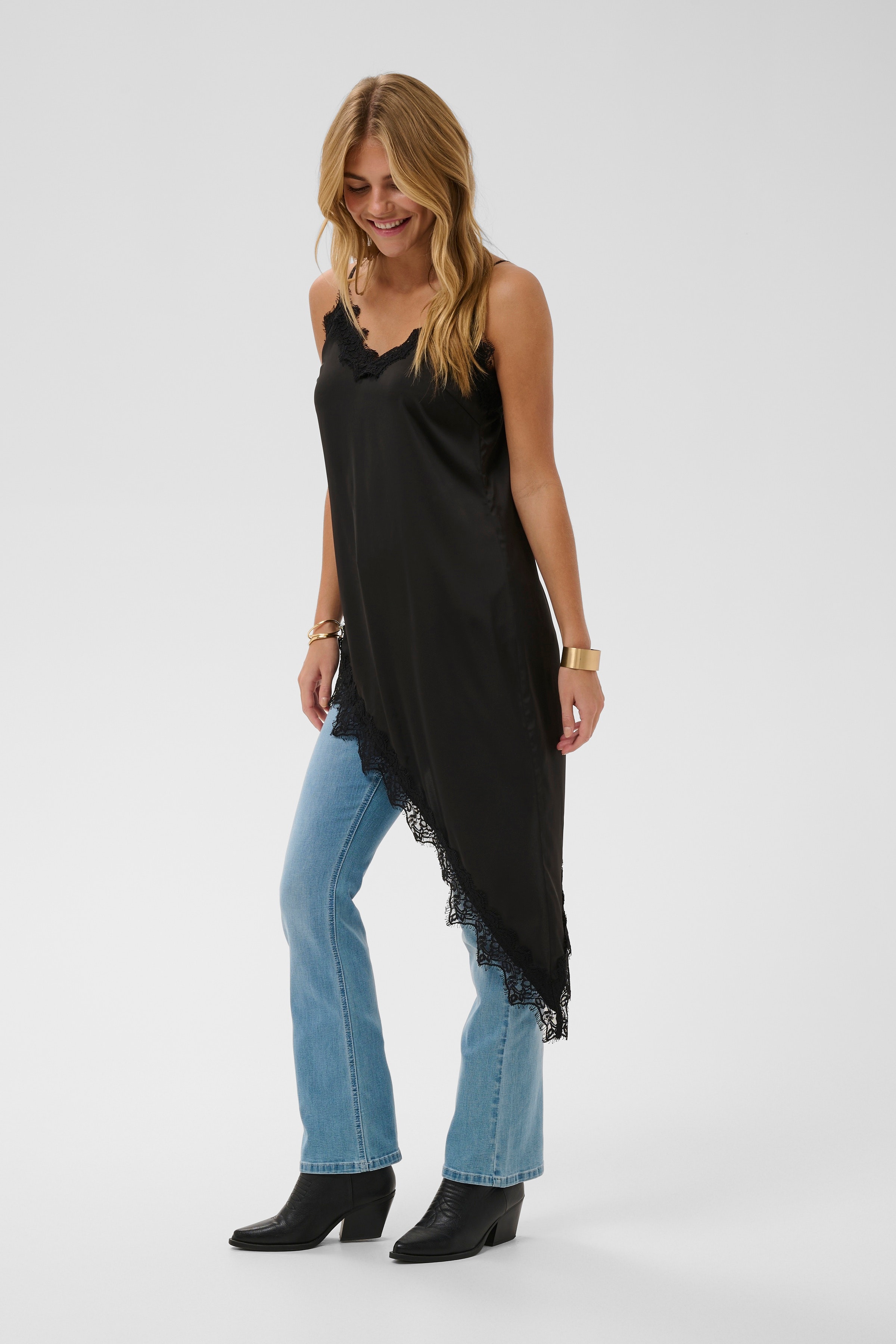 CRGlenna Top LOOKBOOK FRONT 10615605-100120