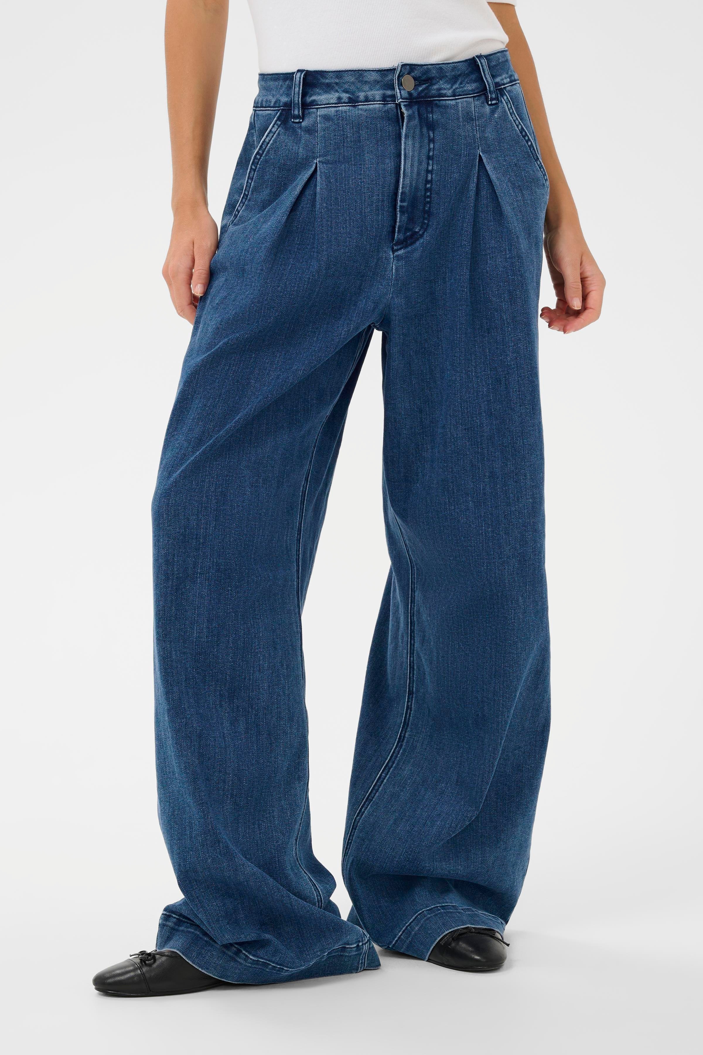 KAlea Wide Jeans LOOKBOOK FRONT 10509348-102272