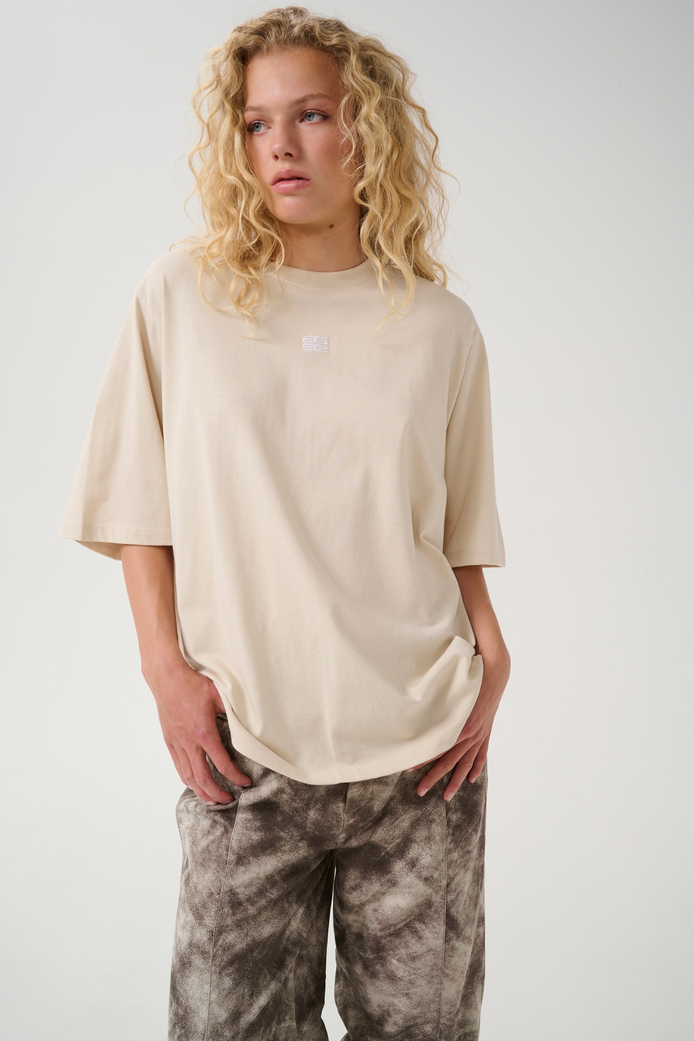 GZerica T-shirt LOOKBOOK FRONT 10910075-130404