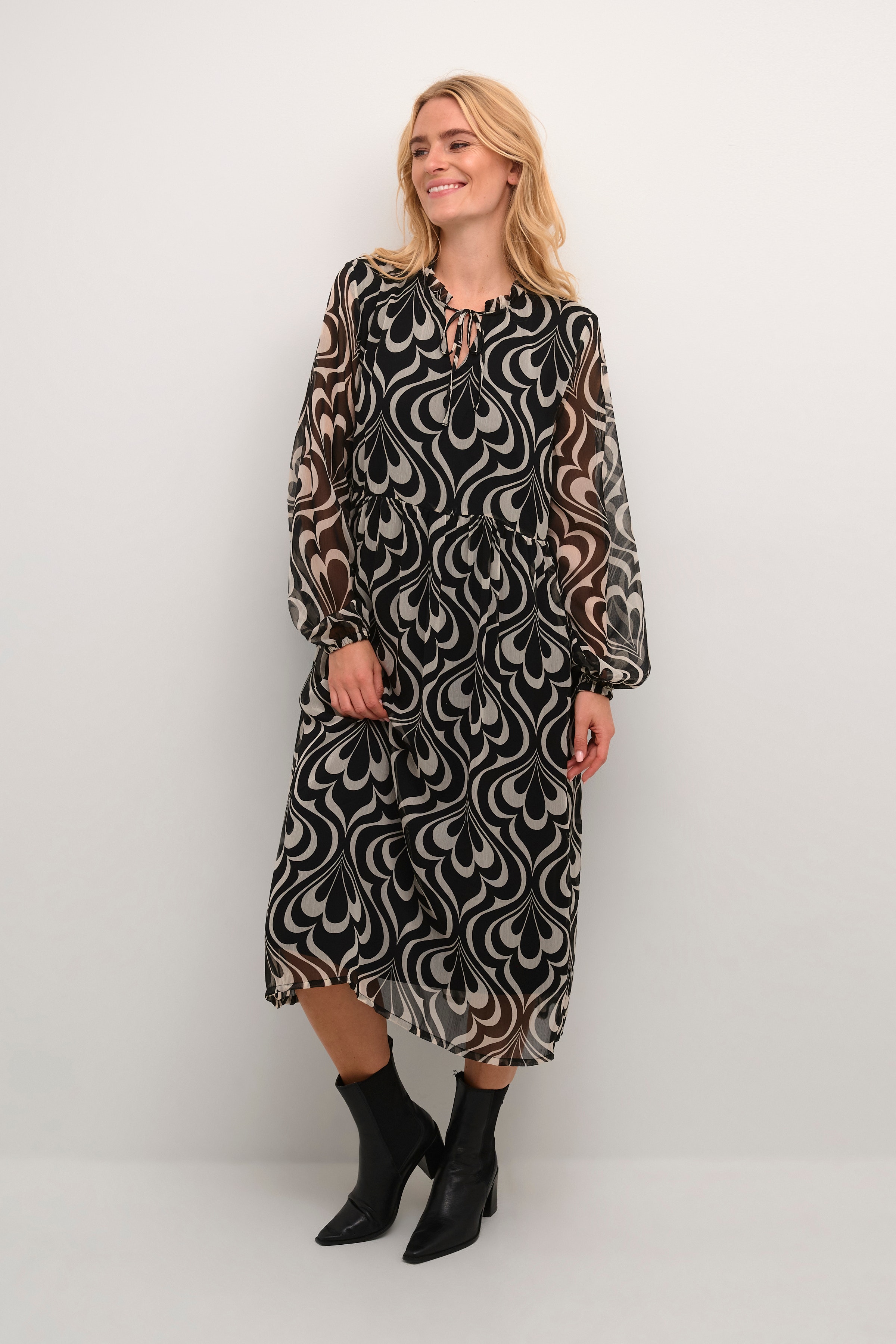 BPleonora Jurk LOOKBOOK FRONT 10590590-105324B