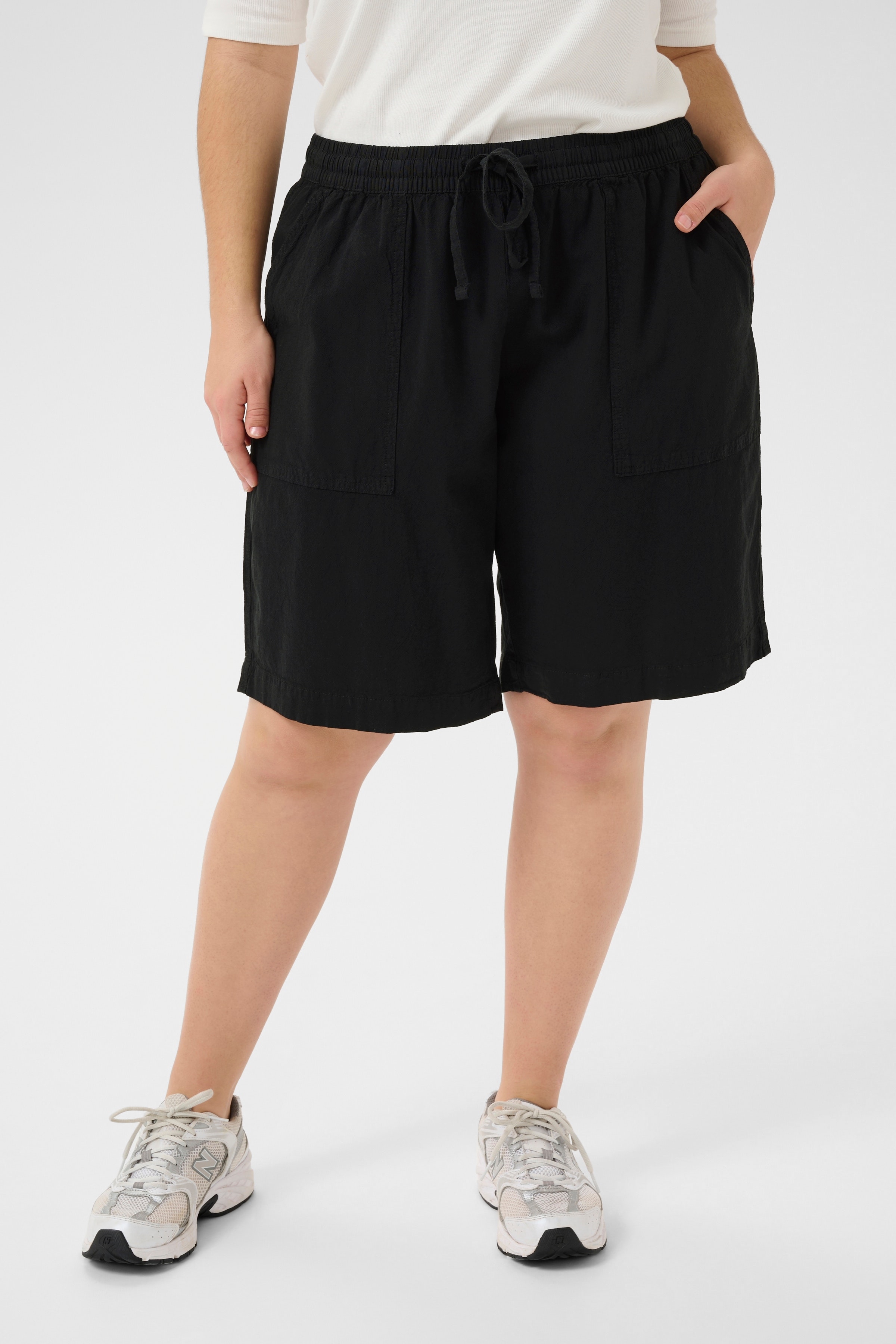 KCnana Shorts LOOKBOOK FRONT 10582894-100121