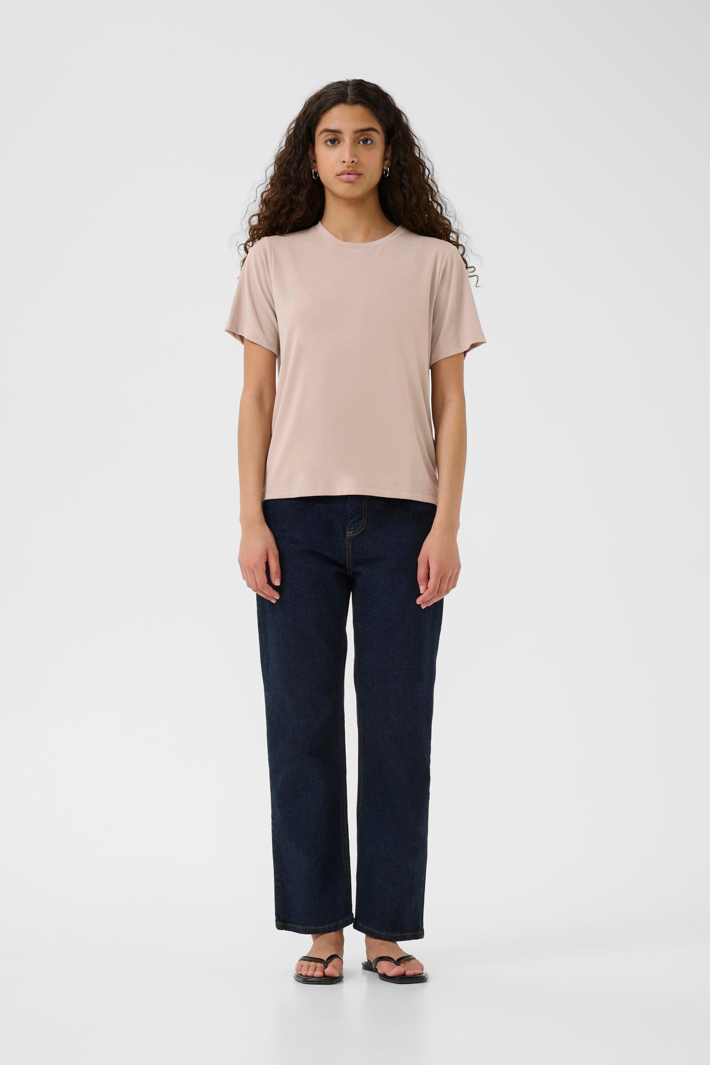 LilianaIW Base T-shirt LOOKBOOK FRONT 30109354-151506