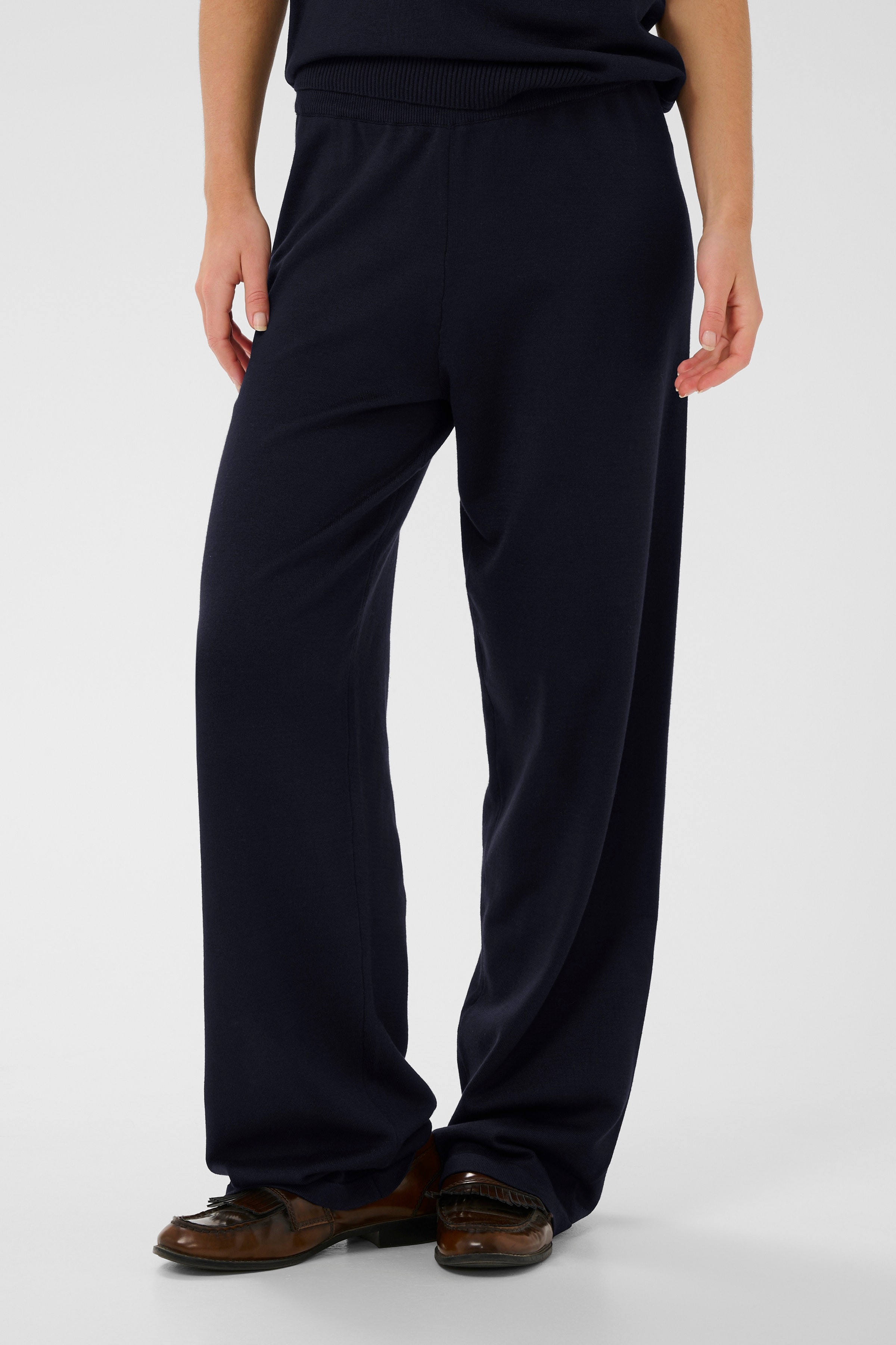 MilaSZ Hose LOOKBOOK FRONT 30511095-193924