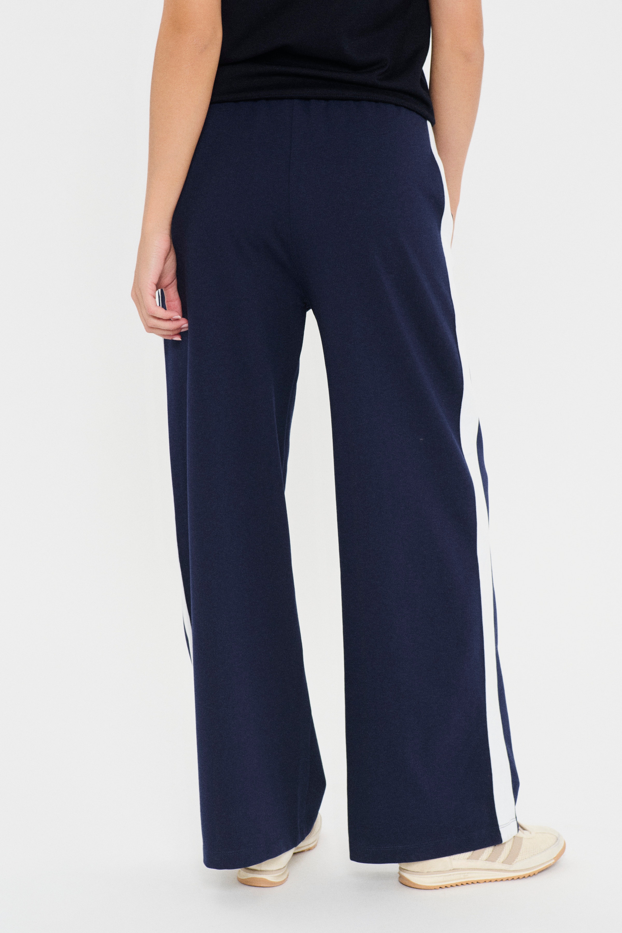 OsakaSZ Hose LOOKBOOK BACK 30514737-193812