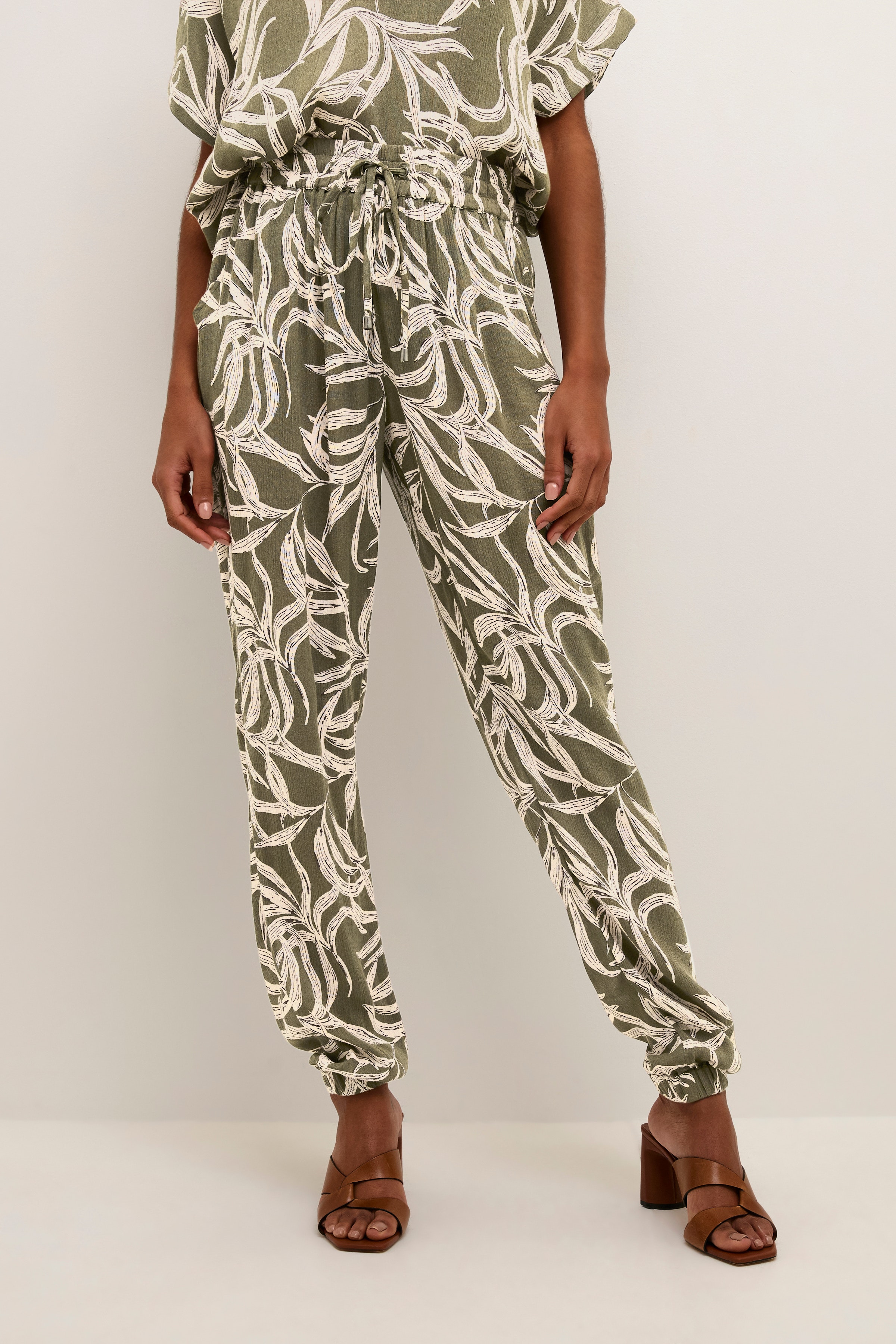 KAlokia Trousers LOOKBOOK FRONT 10551866-104902