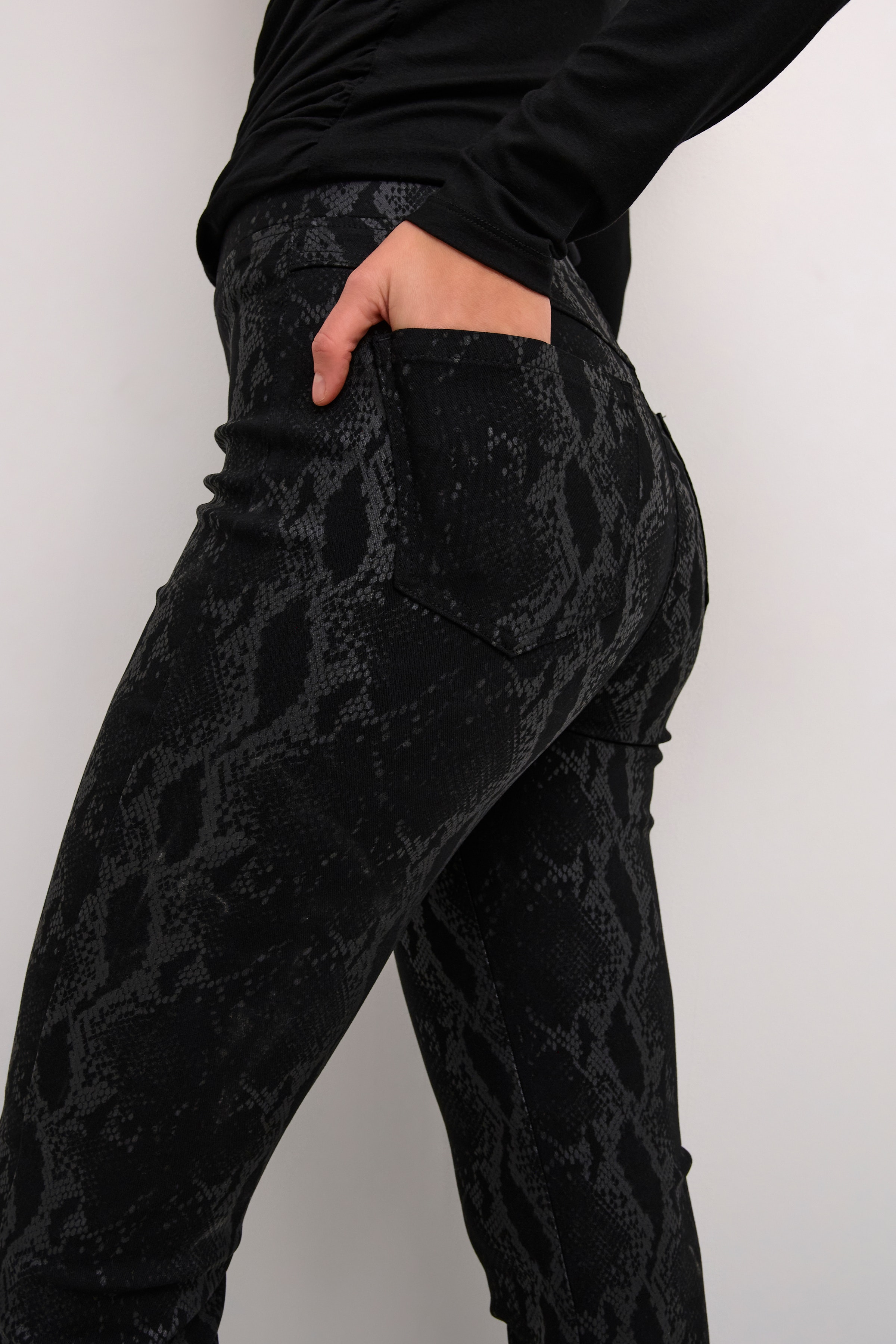 KAesther Leggings LOOKBOOK DETAIL 10509275-100121