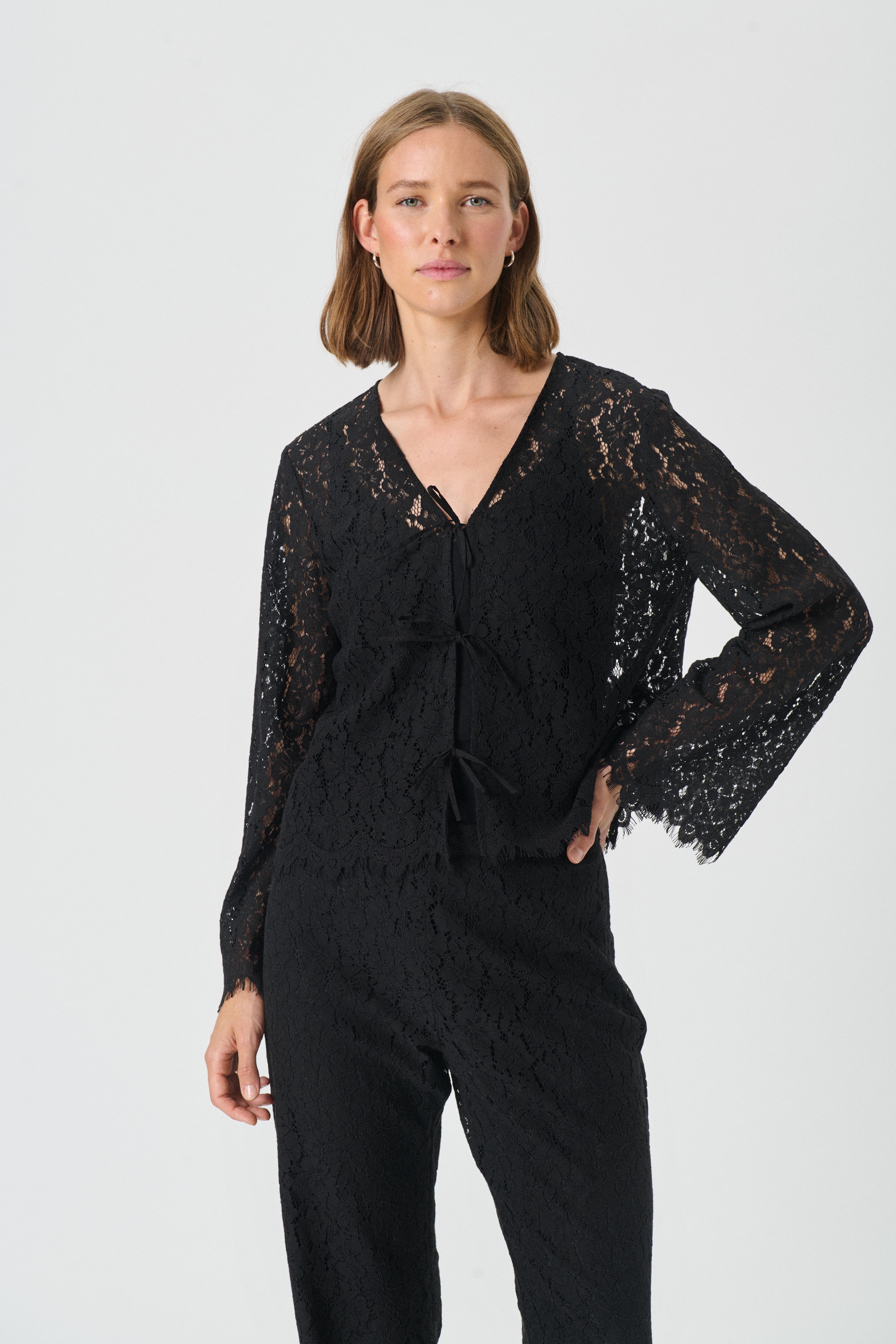 VickiePW Blouse LOOKBOOK FRONT 30310157-194008