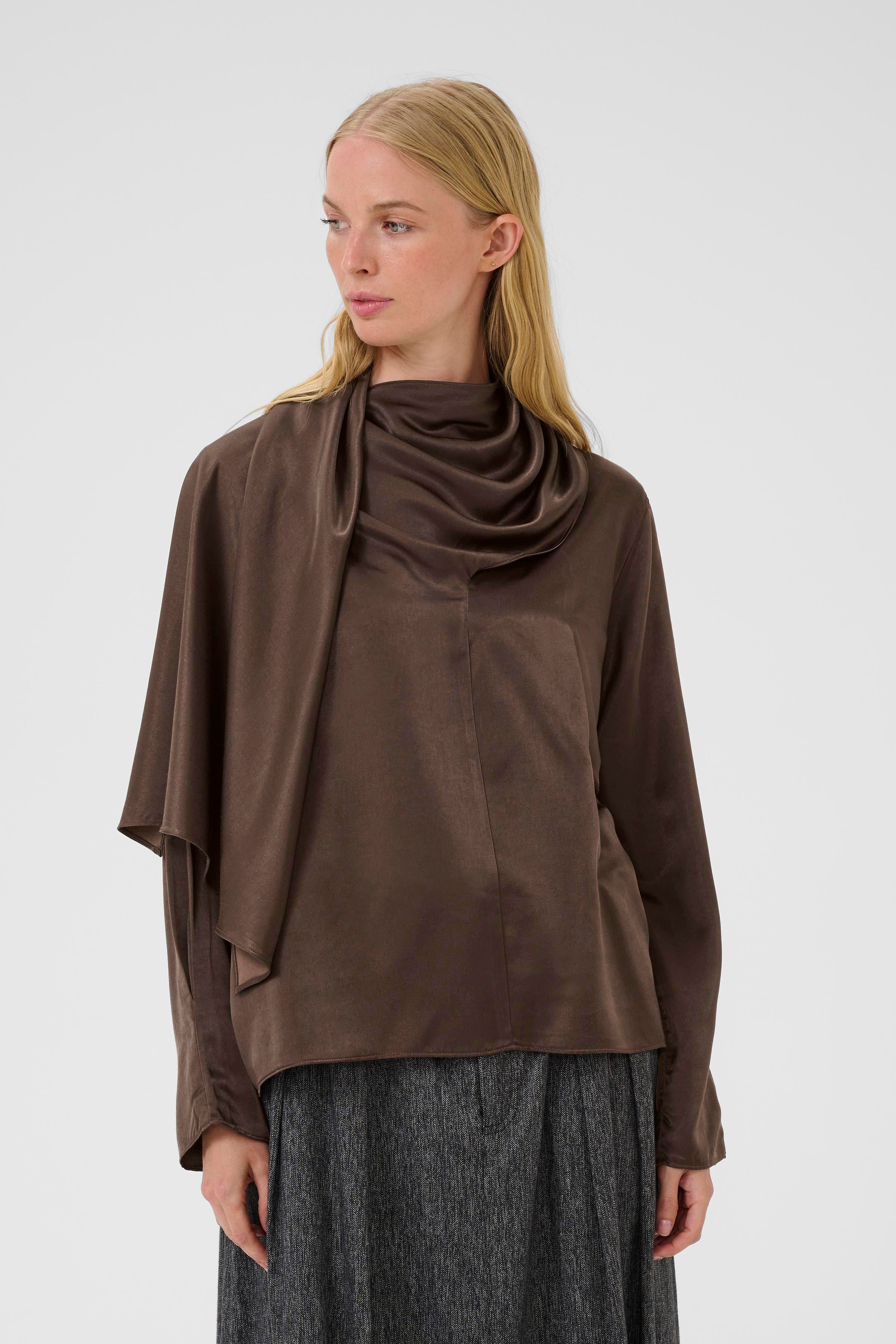 KBBlanca Blouse LOOKBOOK FRONT 10105632-191015