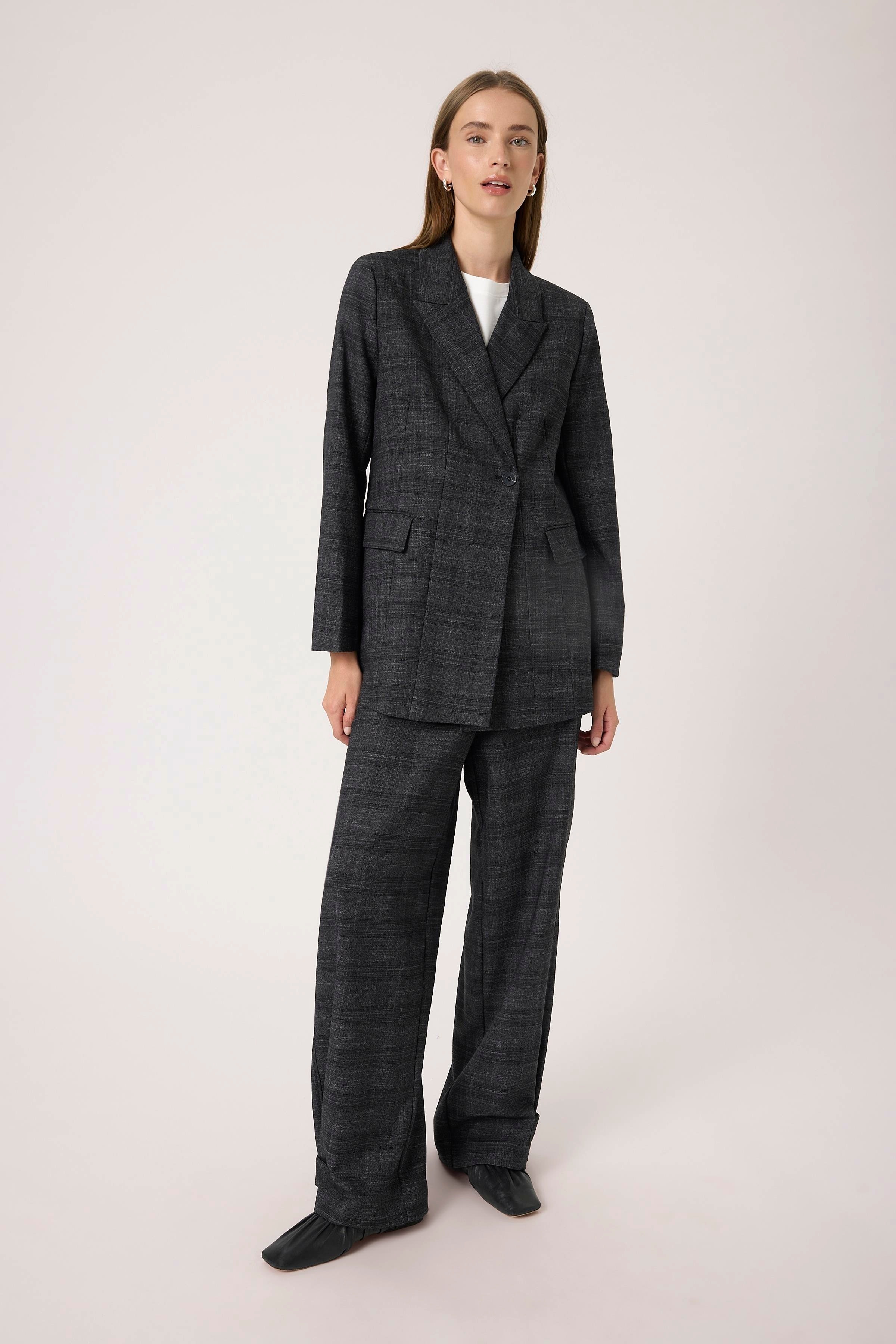 SLEvonne Blazer LOOKBOOK FRONT 30408847-304333