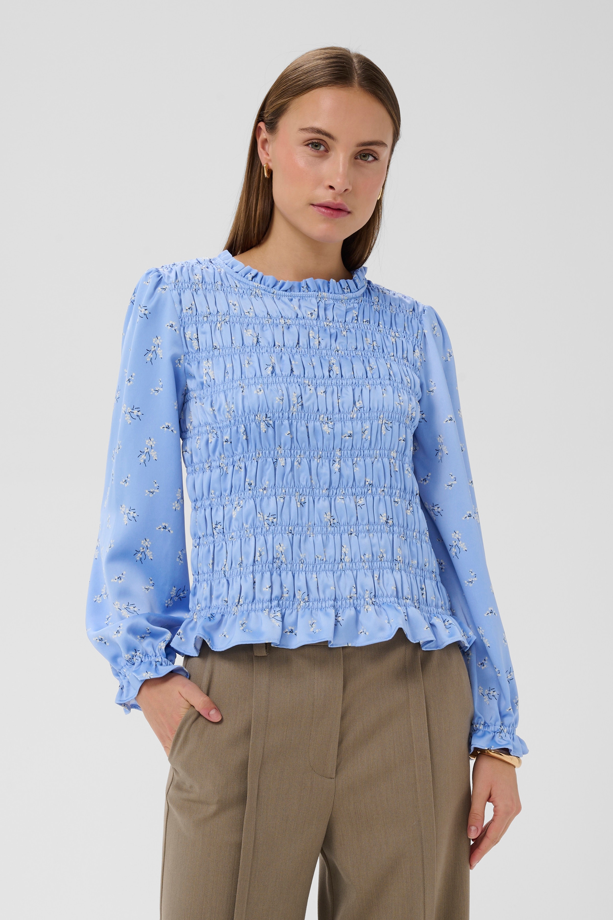 SLAnna Blouse LOOKBOOK FRONT 30408894-305057