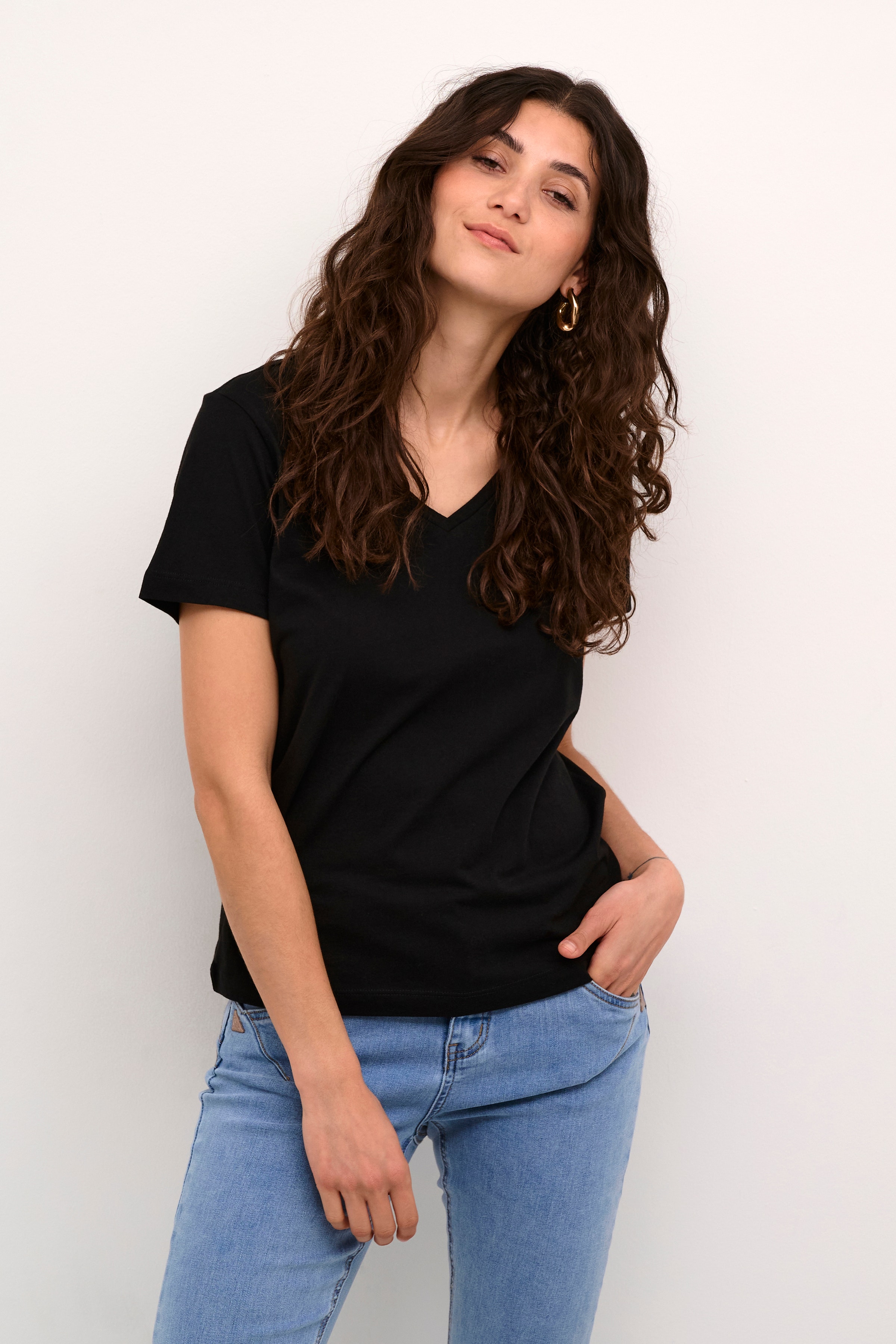 CRnaia v-neck T-shirt

 LOOKBOOK FRONT 10604508-61907