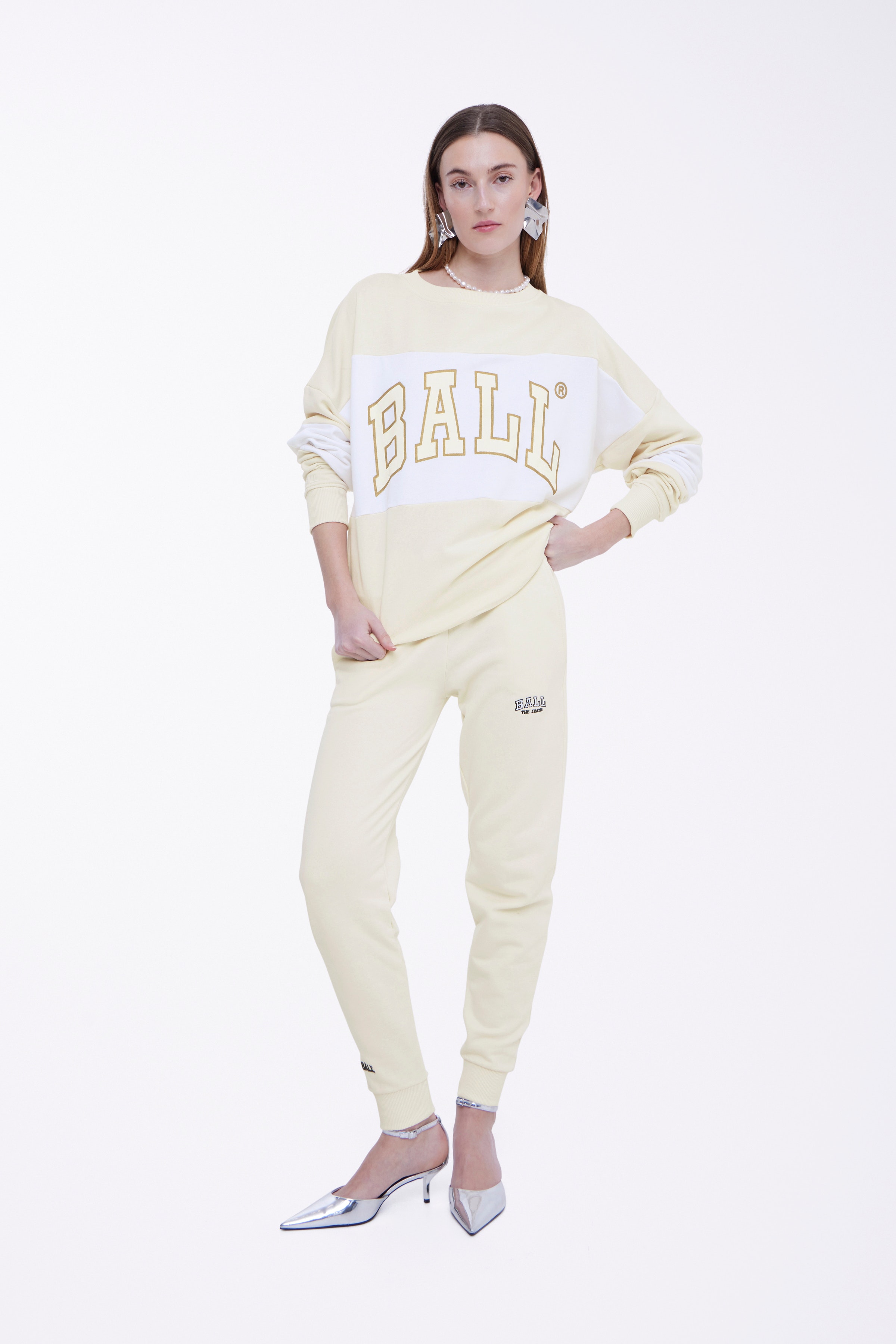 J. ROBINSON SWEATSHIRT LOOKBOOK FRONT 50400046-110602