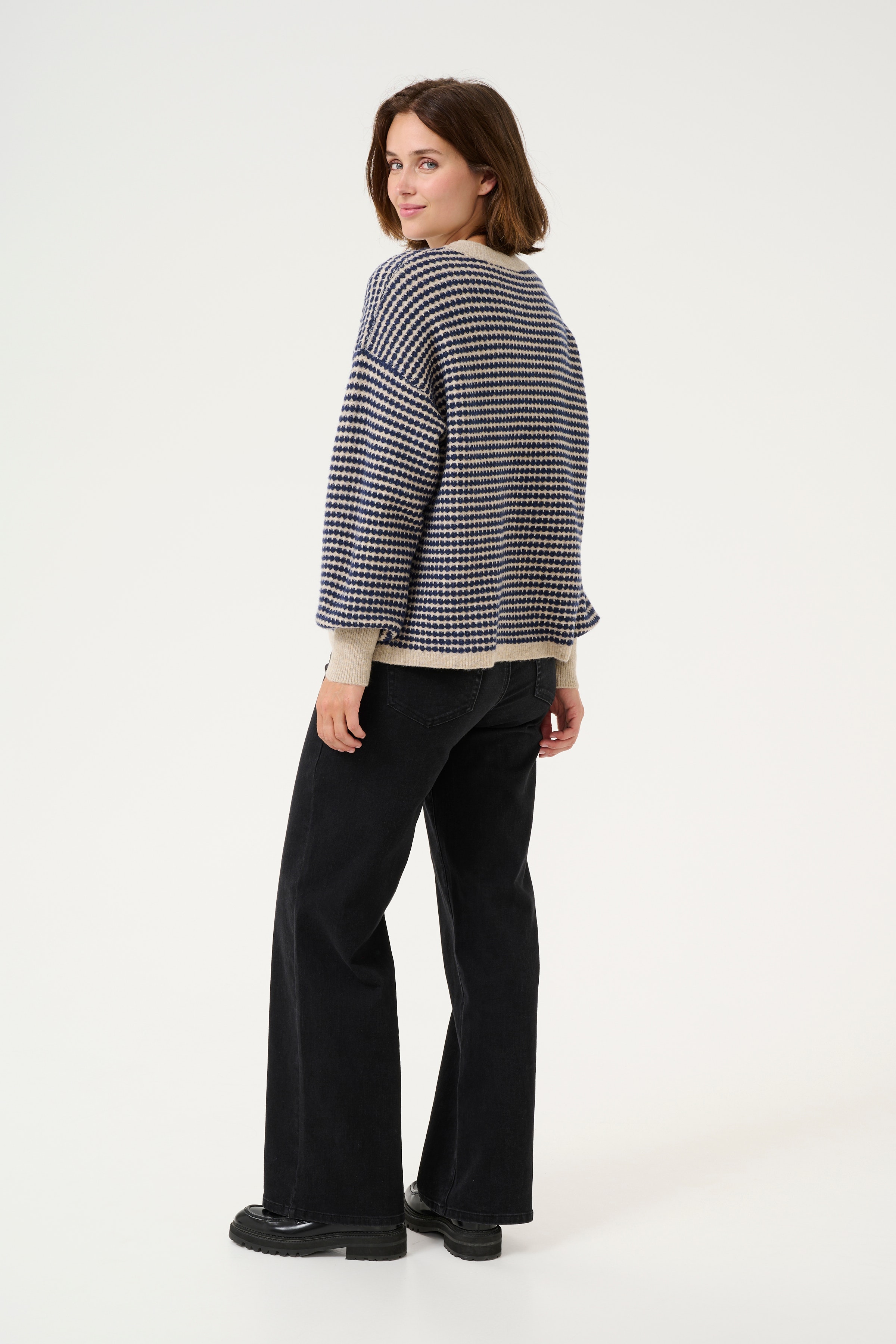 KAellery Pullover LOOKBOOK BACK 10509032-106867