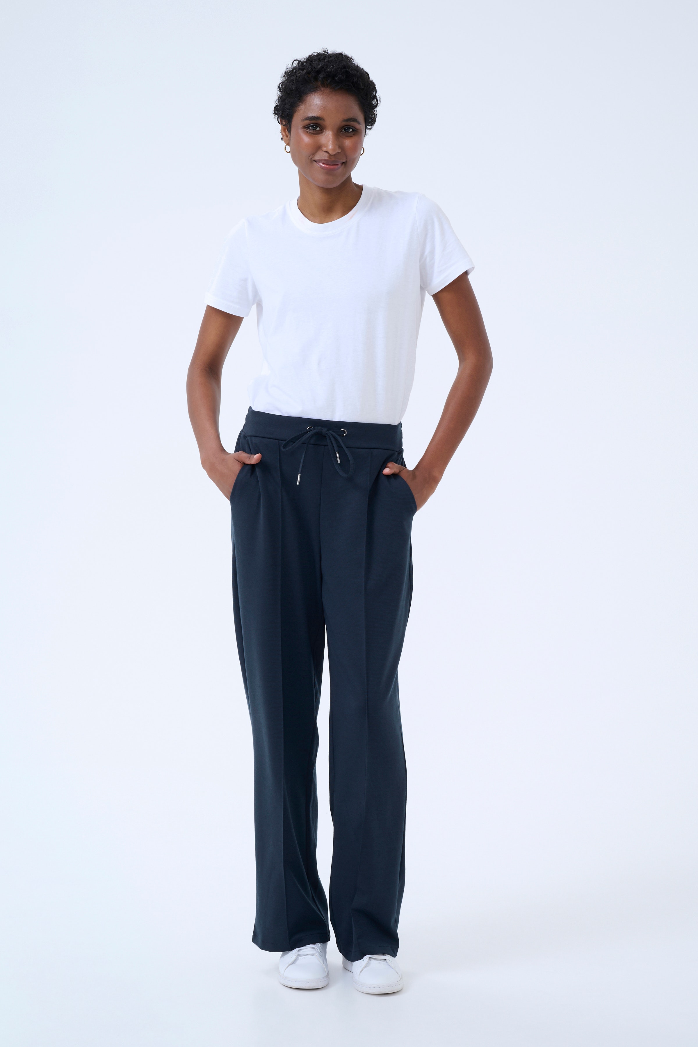 KAjenny Straight Pants LOOKBOOK FRONT 10508621-194020