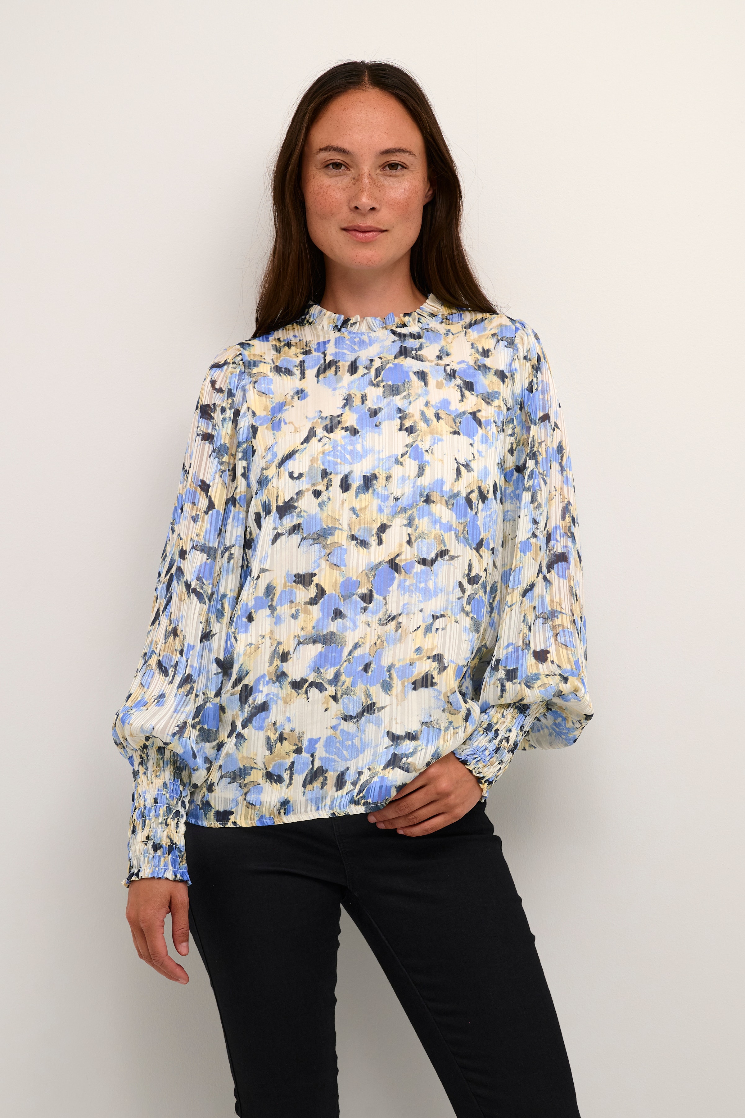 KAeva Blouse LOOKBOOK FRONT 10508332-105425