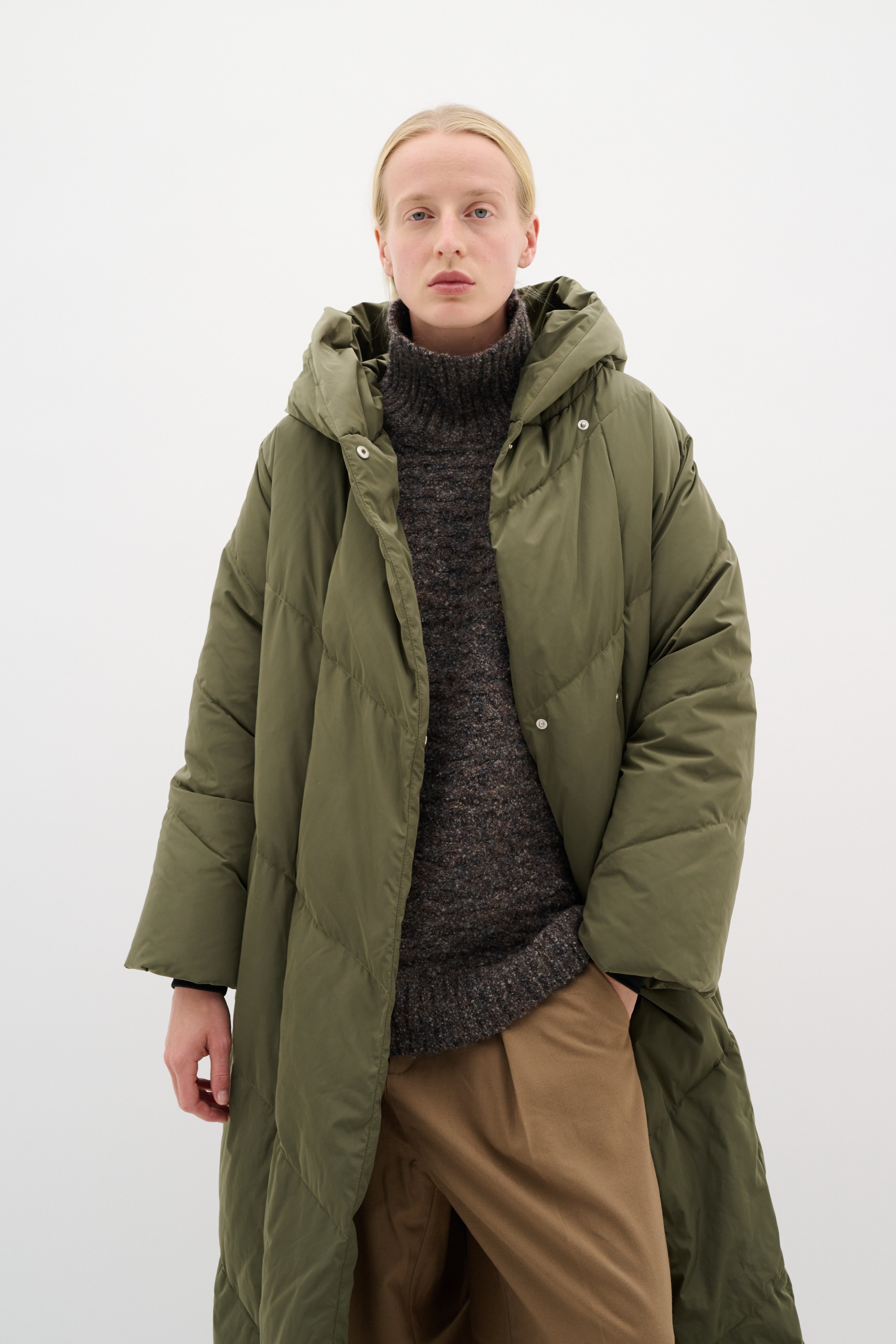 YazIW Daunen Mantel LOOKBOOK FRONT 30110618-190512