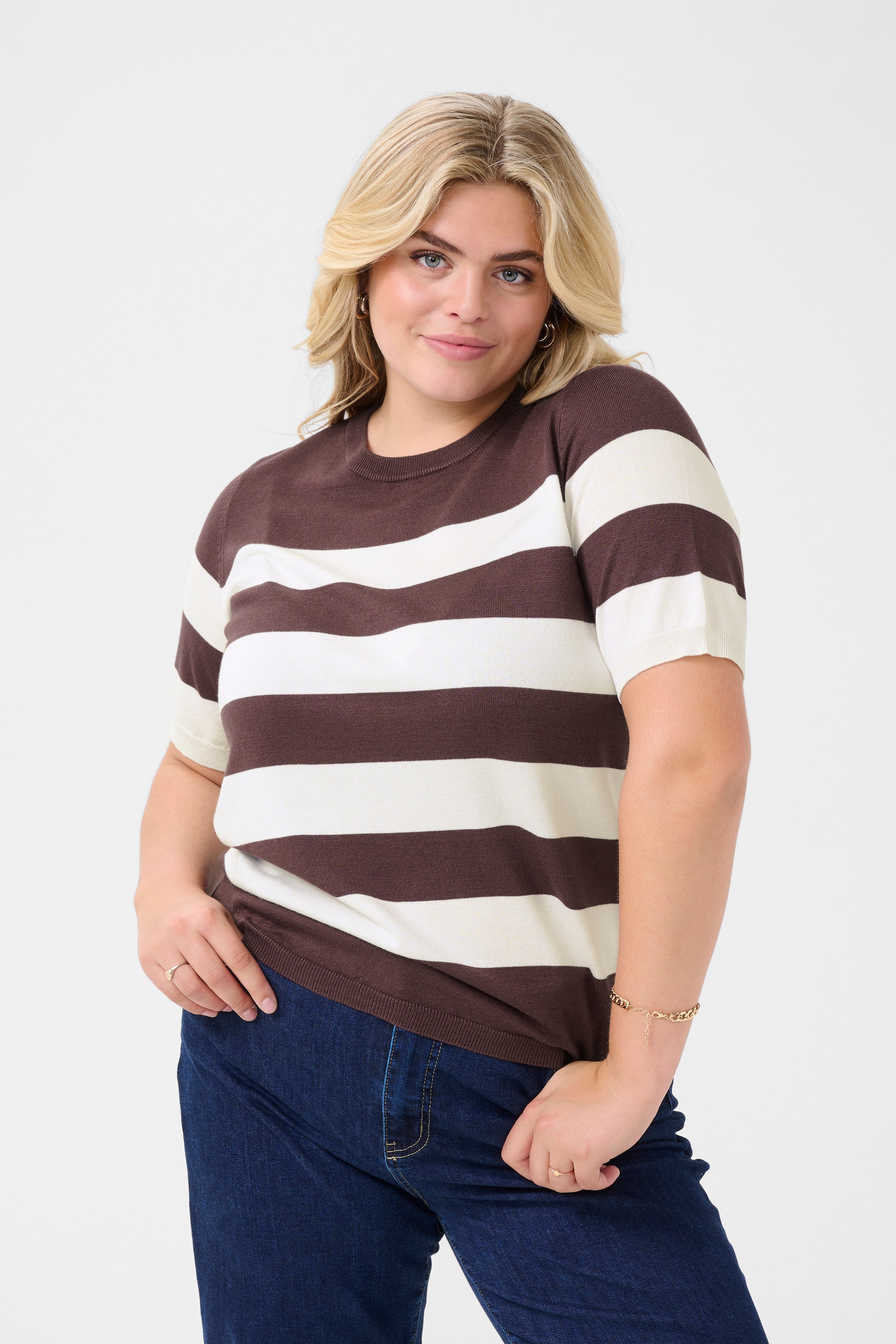 KClizzy Pullover LOOKBOOK FRONT 10582914-107923