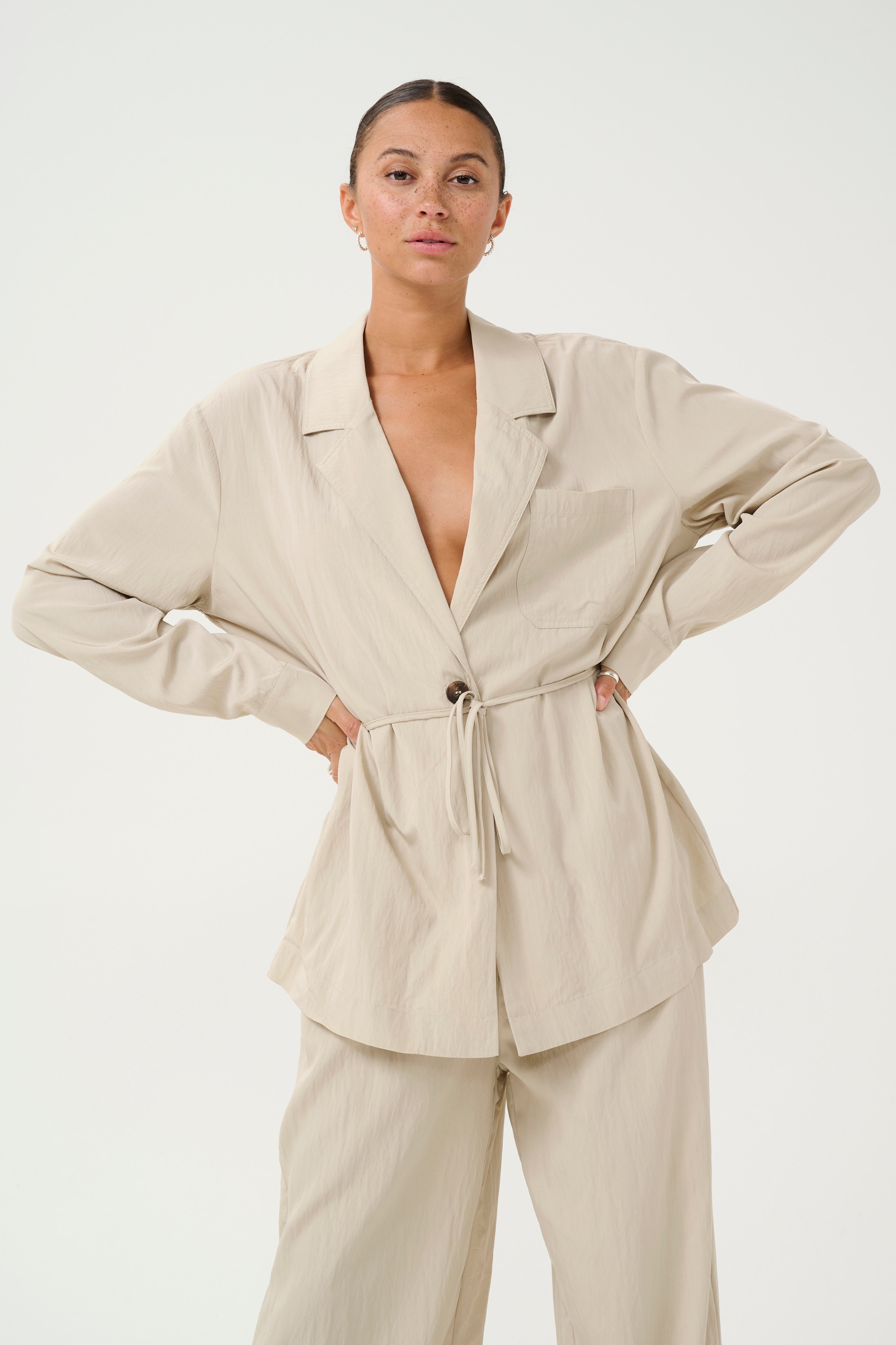 KAtrinity Skjorta LOOKBOOK FRONT 10509692-151305