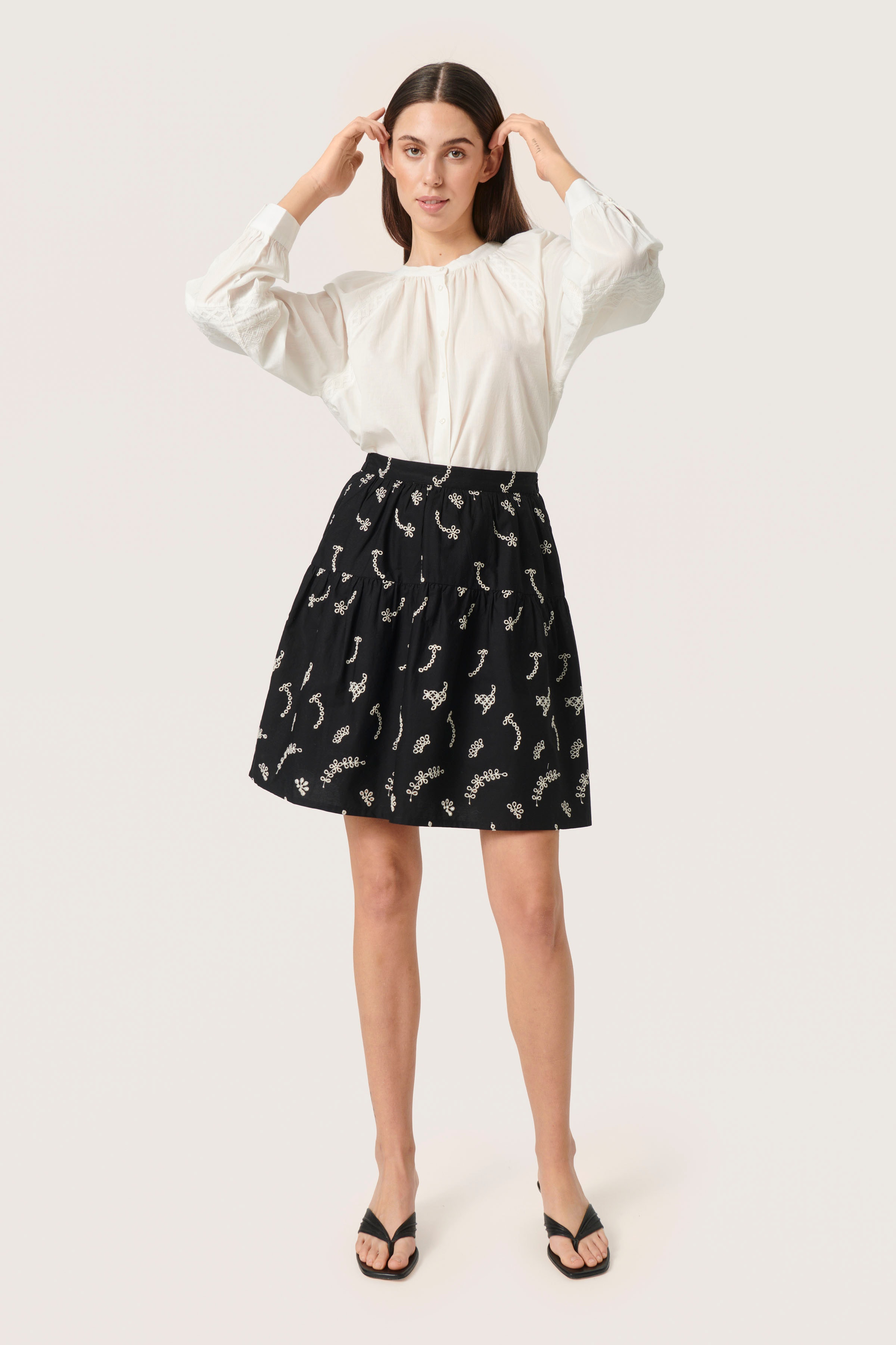 SLAlannis Skirt LOOKBOOK FRONT 30406603-194008