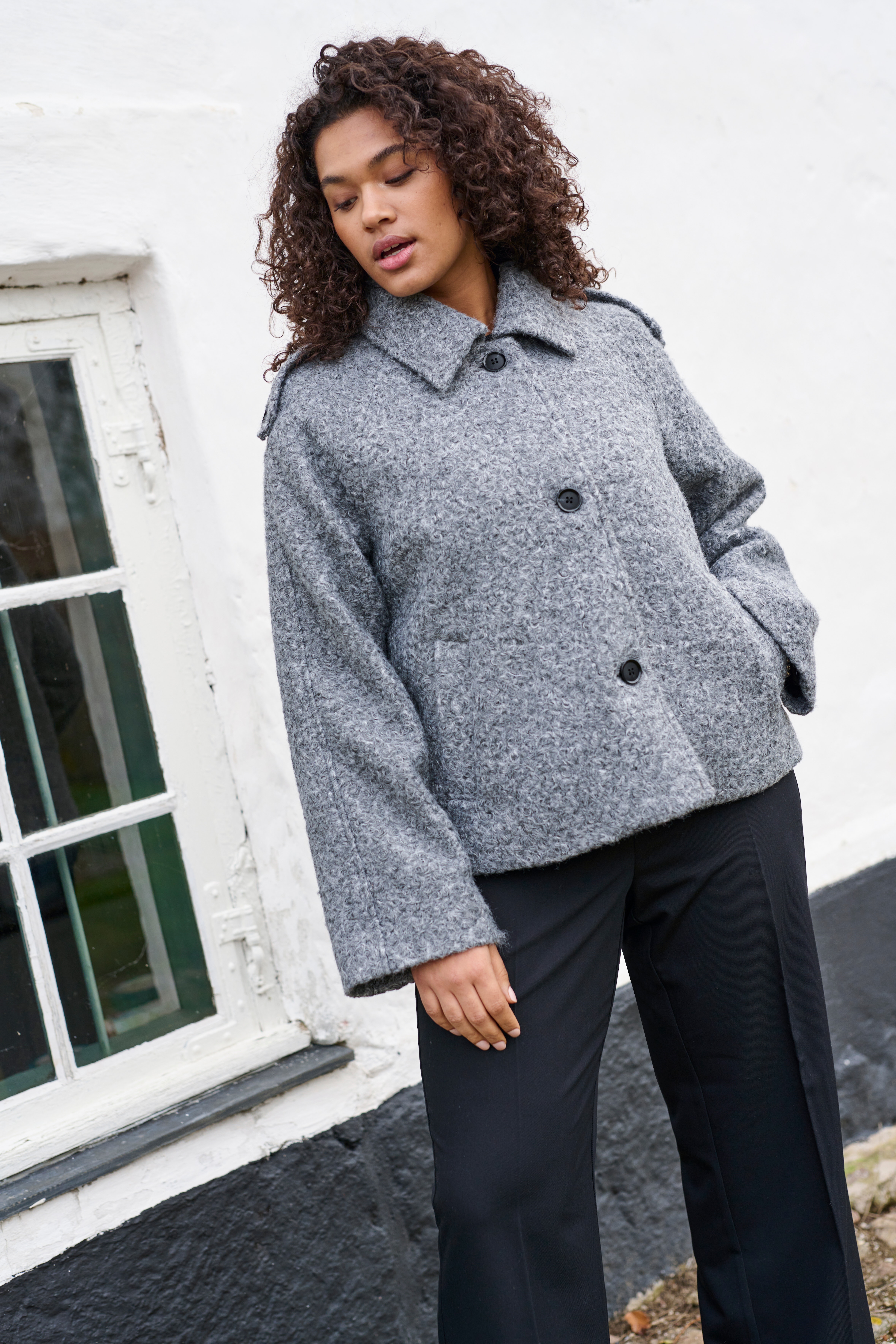 KCtary Manteau Court LOCATION NONE 10582665-100123