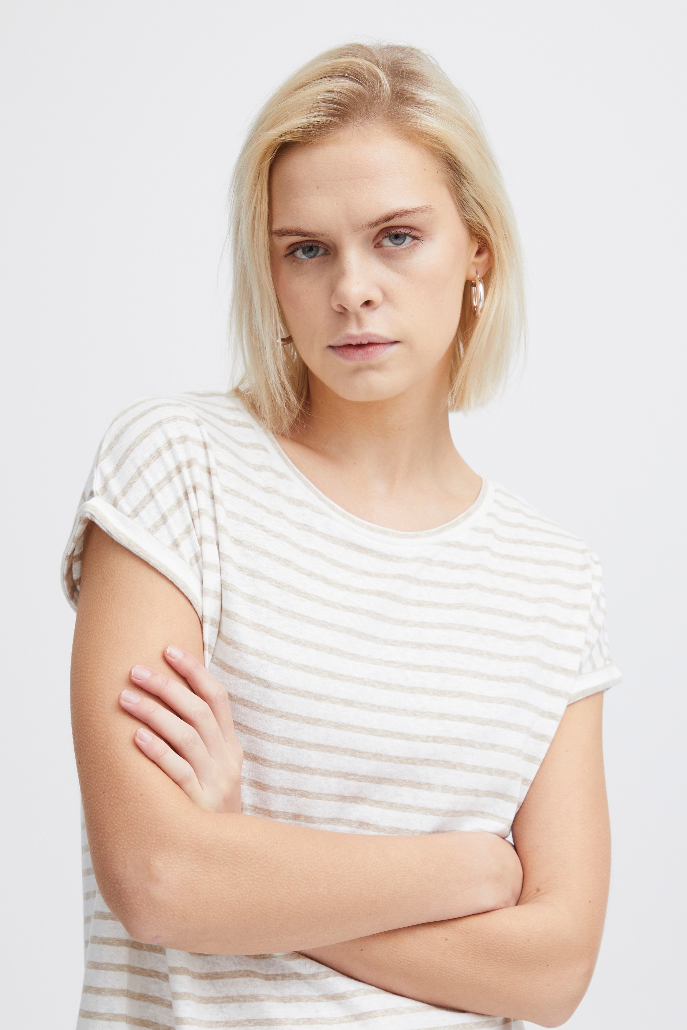 IHYULIETTA T-shirt LOOKBOOK DETAIL 20120227-203570
