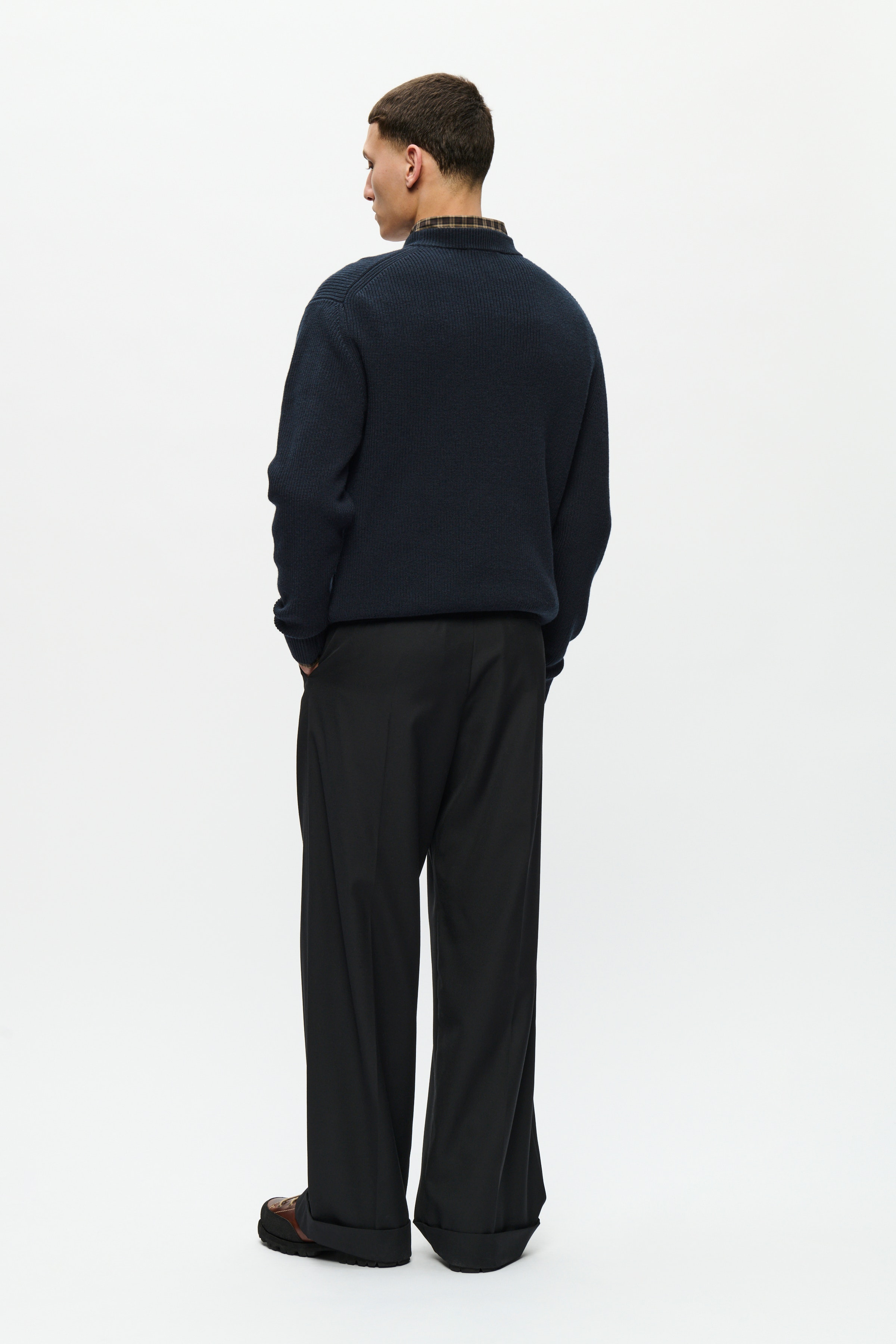 WWLuca Trousers LOOKBOOK BACK 30251480-303700