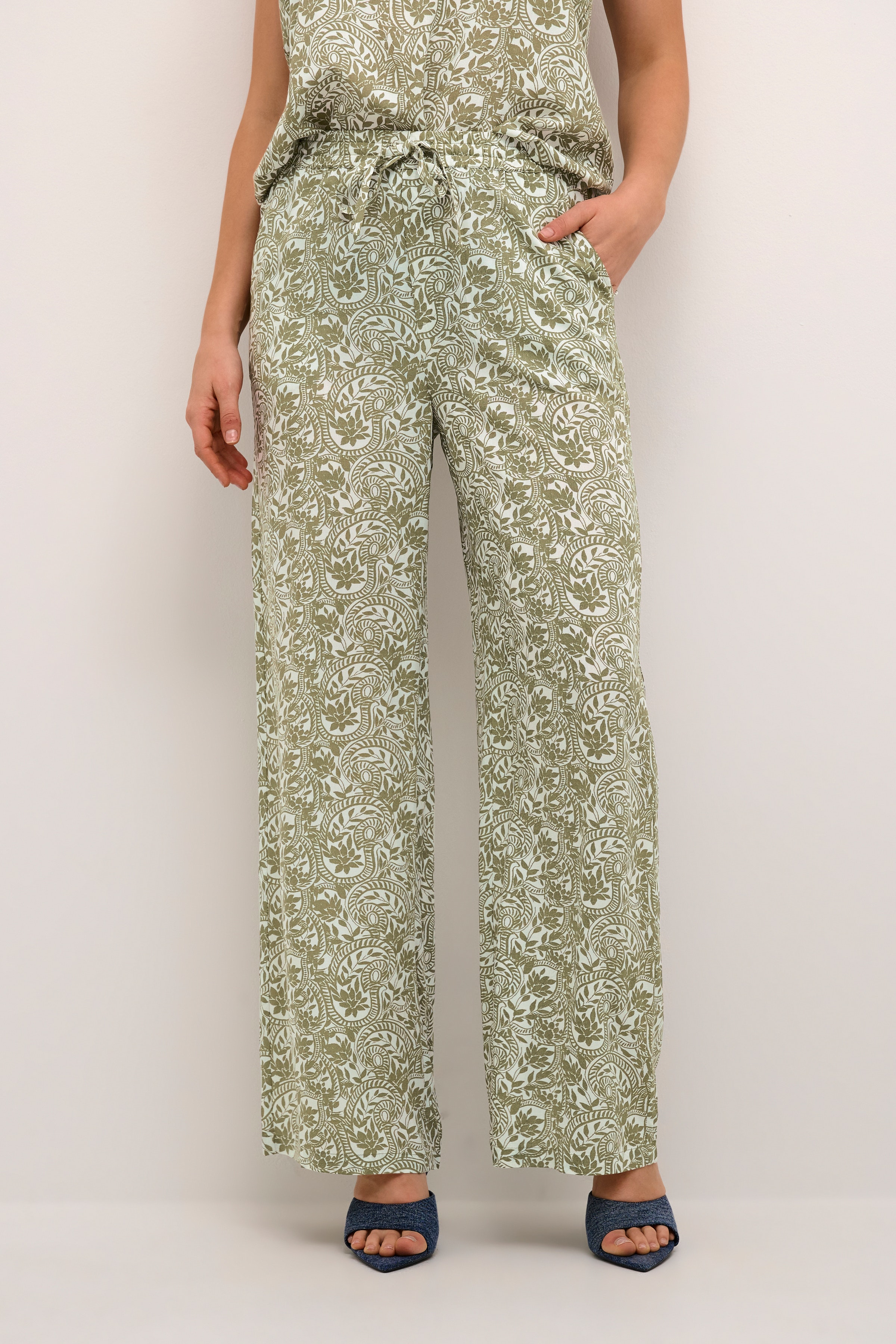 CRTiah Trousers LOOKBOOK FRONT 10611497-105833