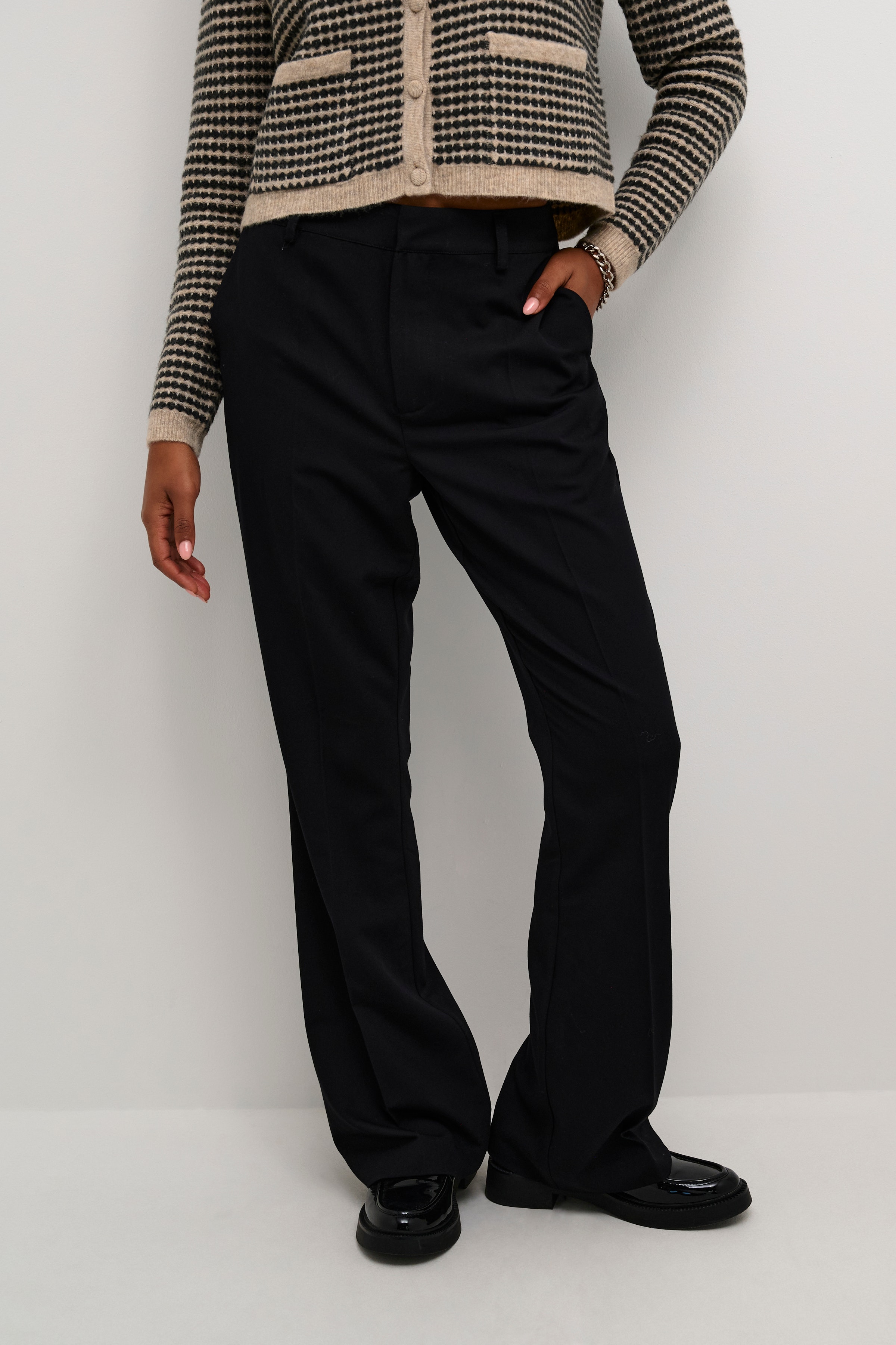 KAsakura Trousers LOOKBOOK FRONT 10509047-100121