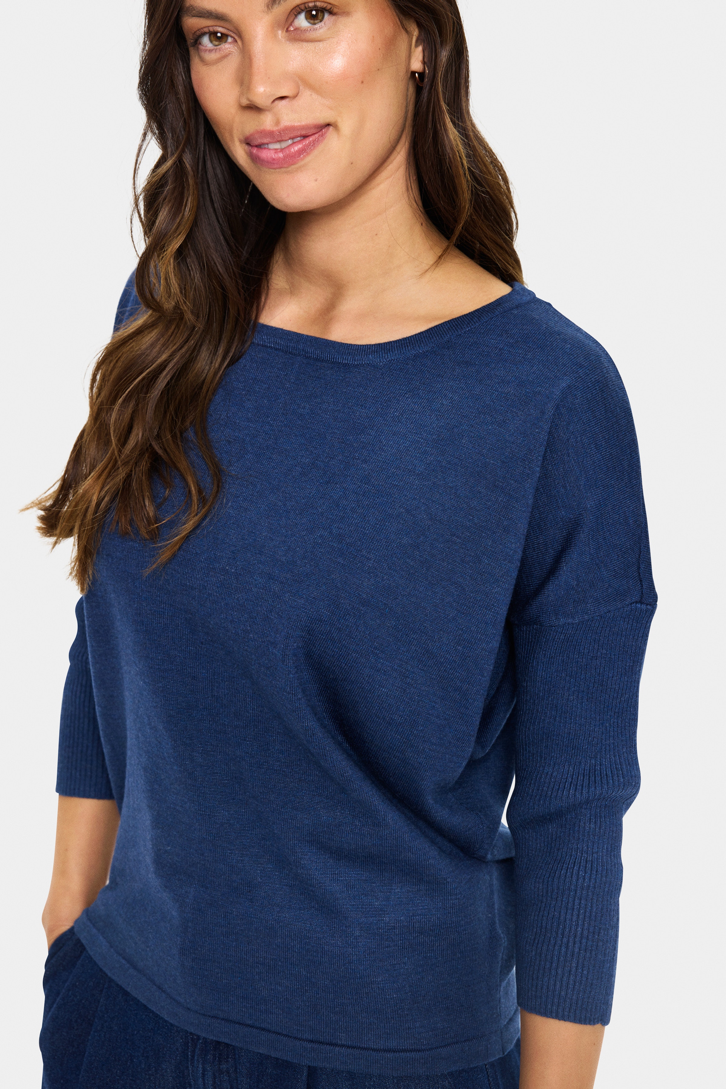 MilaSZ R-Neck Pullover LOOKBOOK DETAIL 30500003-1941281