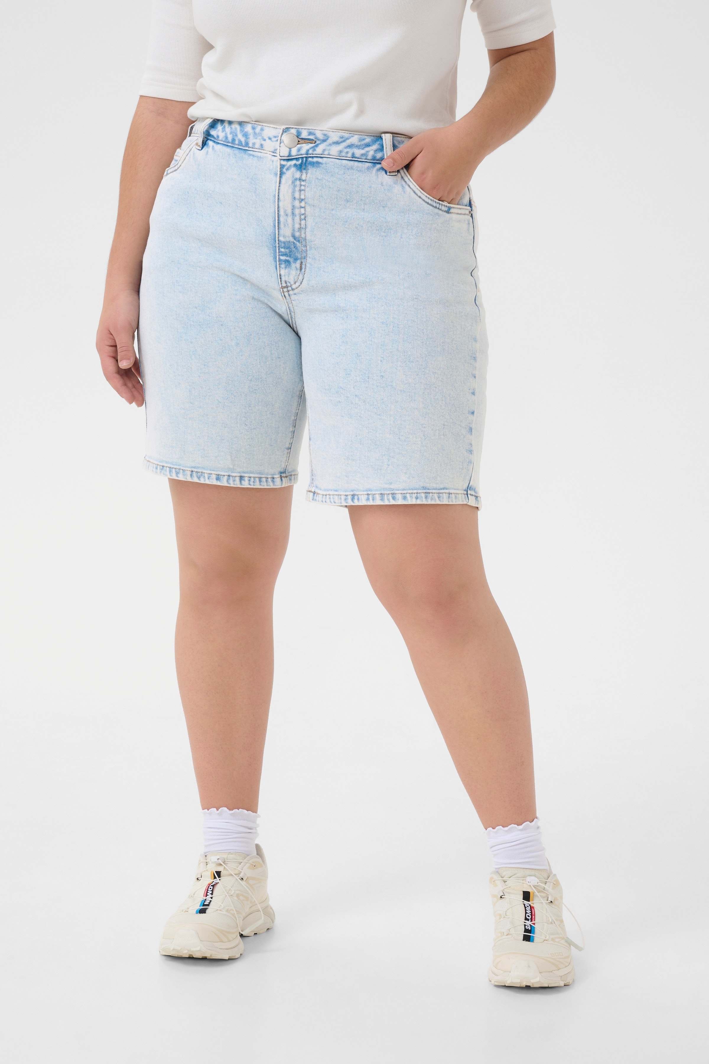 KCmaia Denim Shorts LOOKBOOK FRONT 10583256-102989