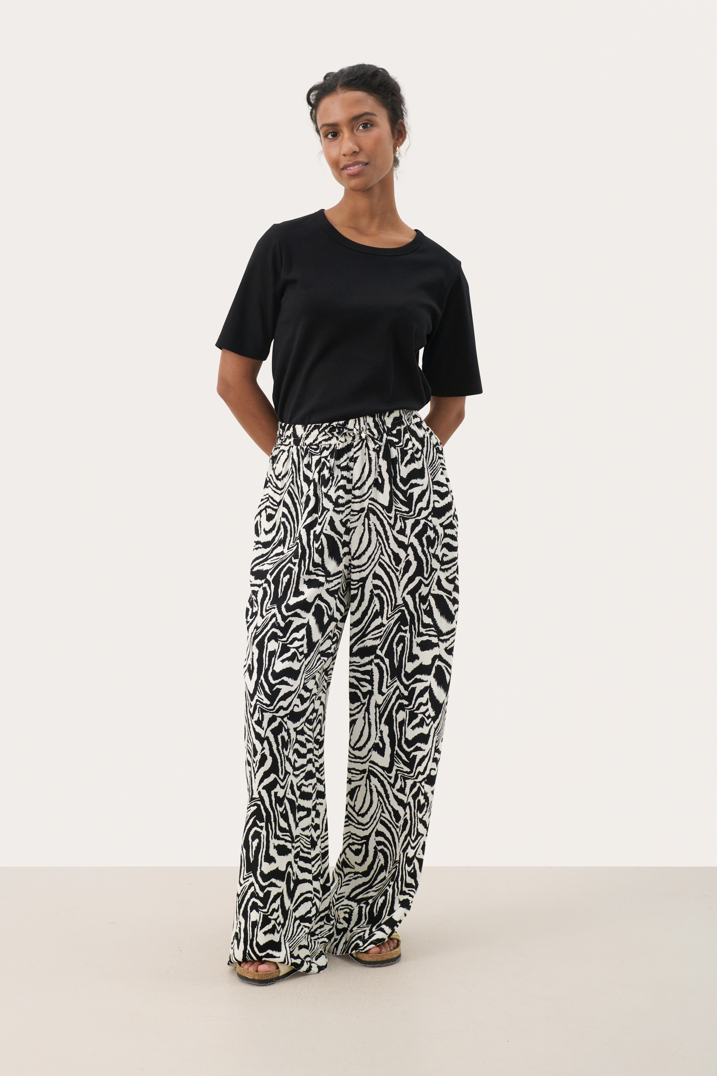 TinePW Byxor LOOKBOOK FRONT 30309877-304011