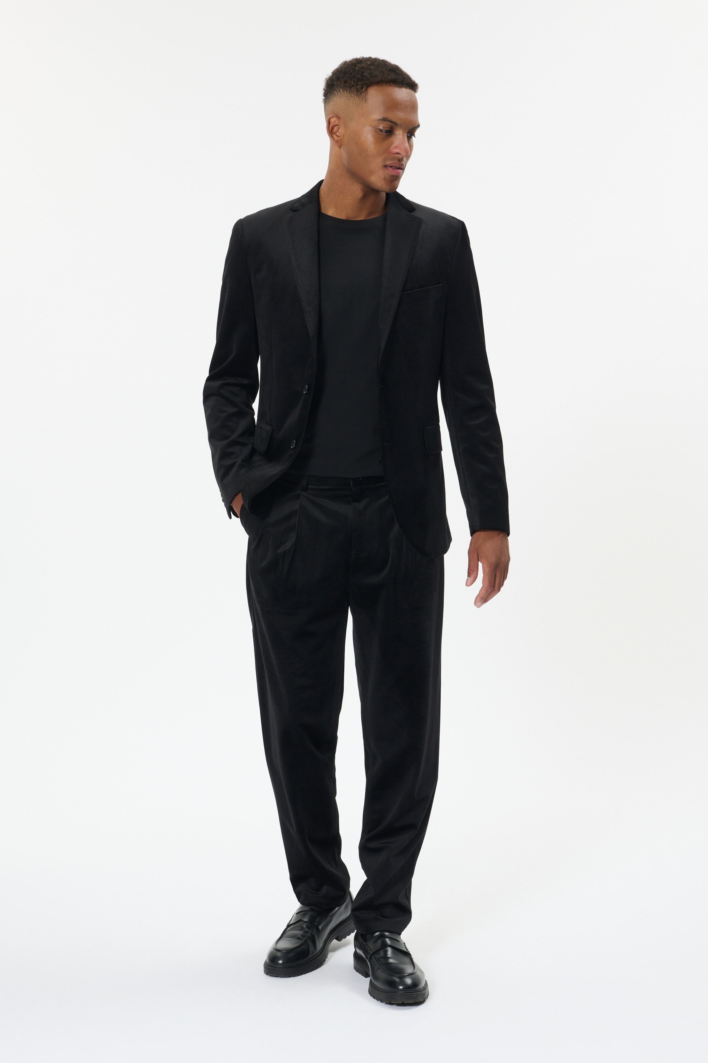 MAgeorge Velvet Blazer LOOKBOOK FRONT 30205027-300275