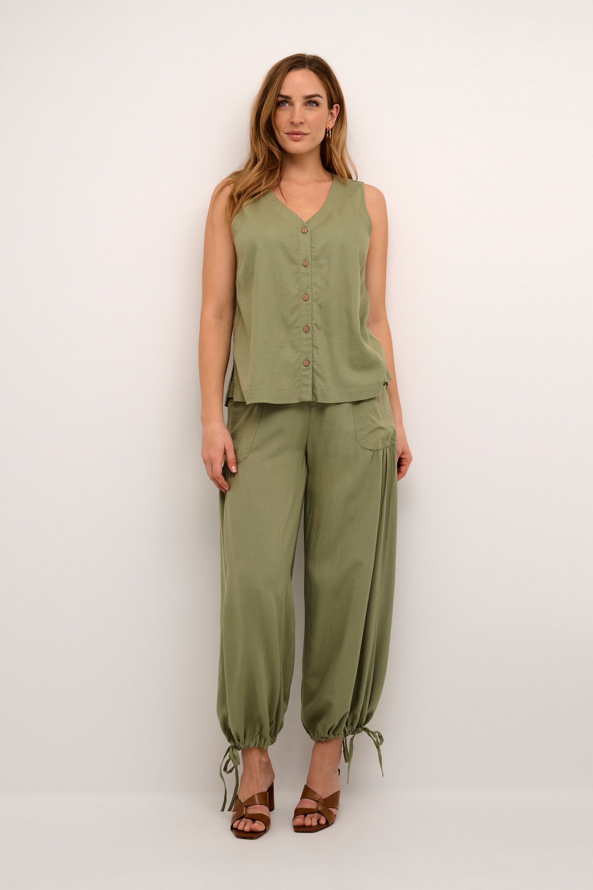 CRVenta Linen Top LOOKBOOK FRONT 10612521-170115