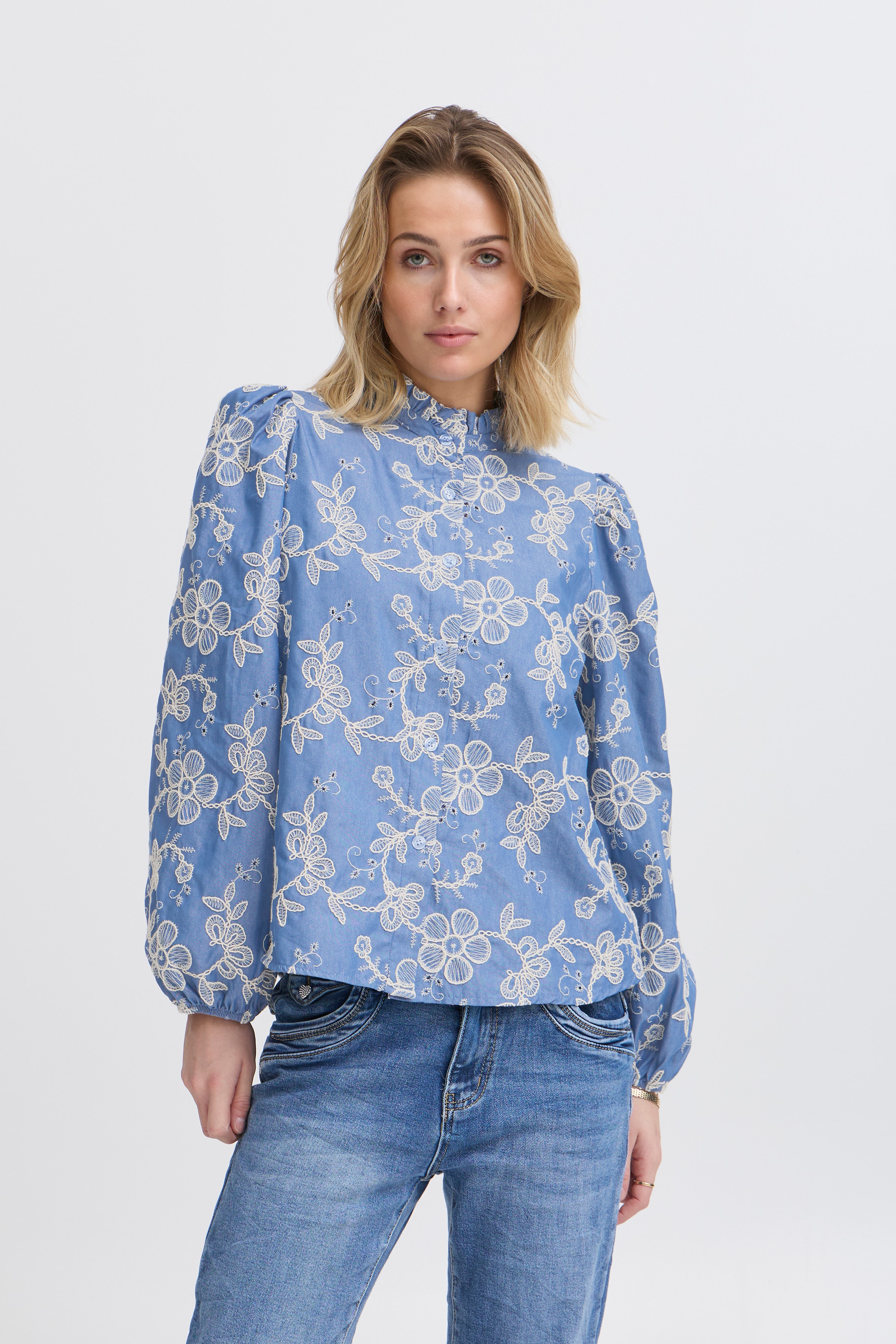 SBGITTA Bluse LOOKBOOK FRONT 22100907-203403