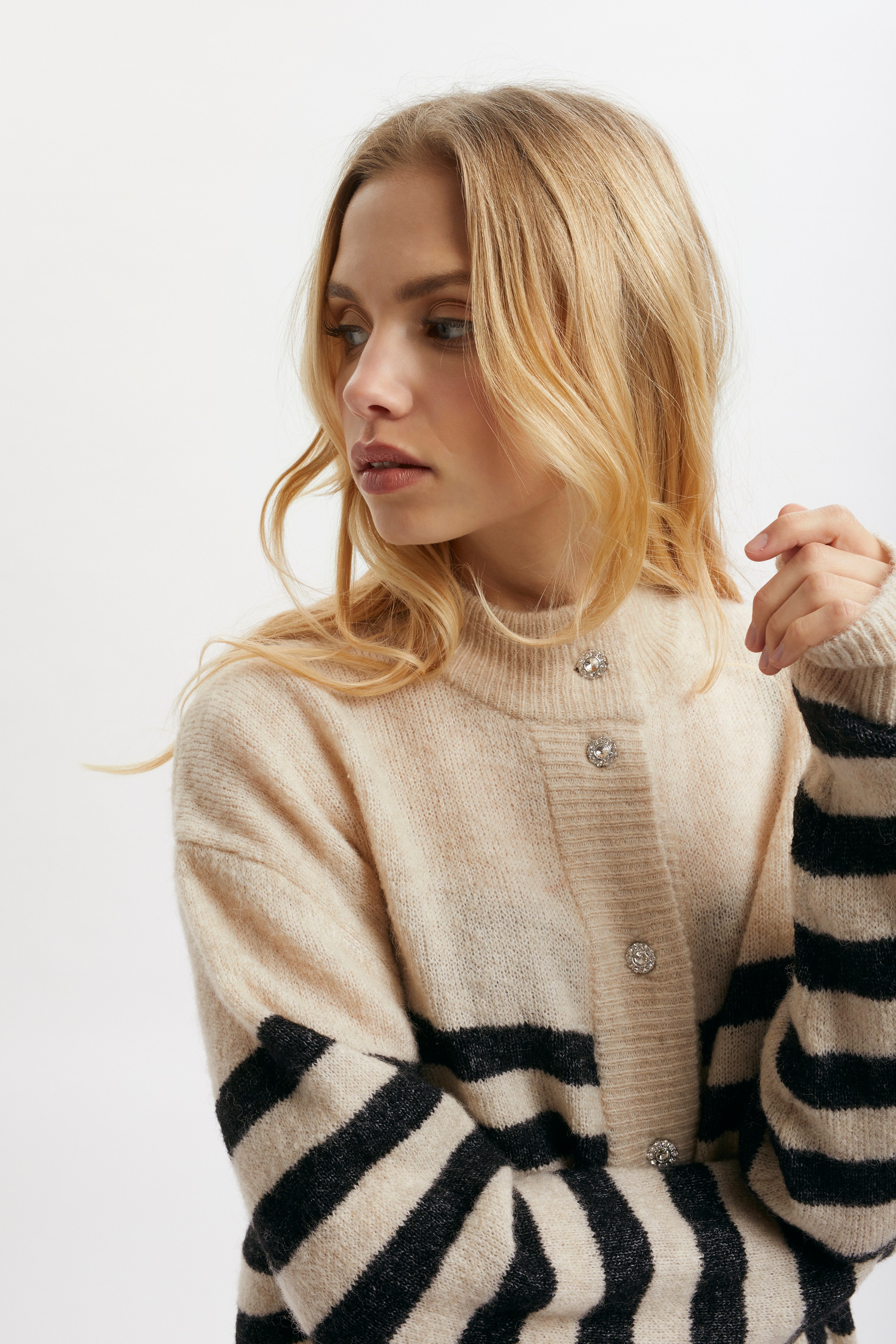 KAnikki Strikcardigan LOOKBOOK FRONT 10505990-102042