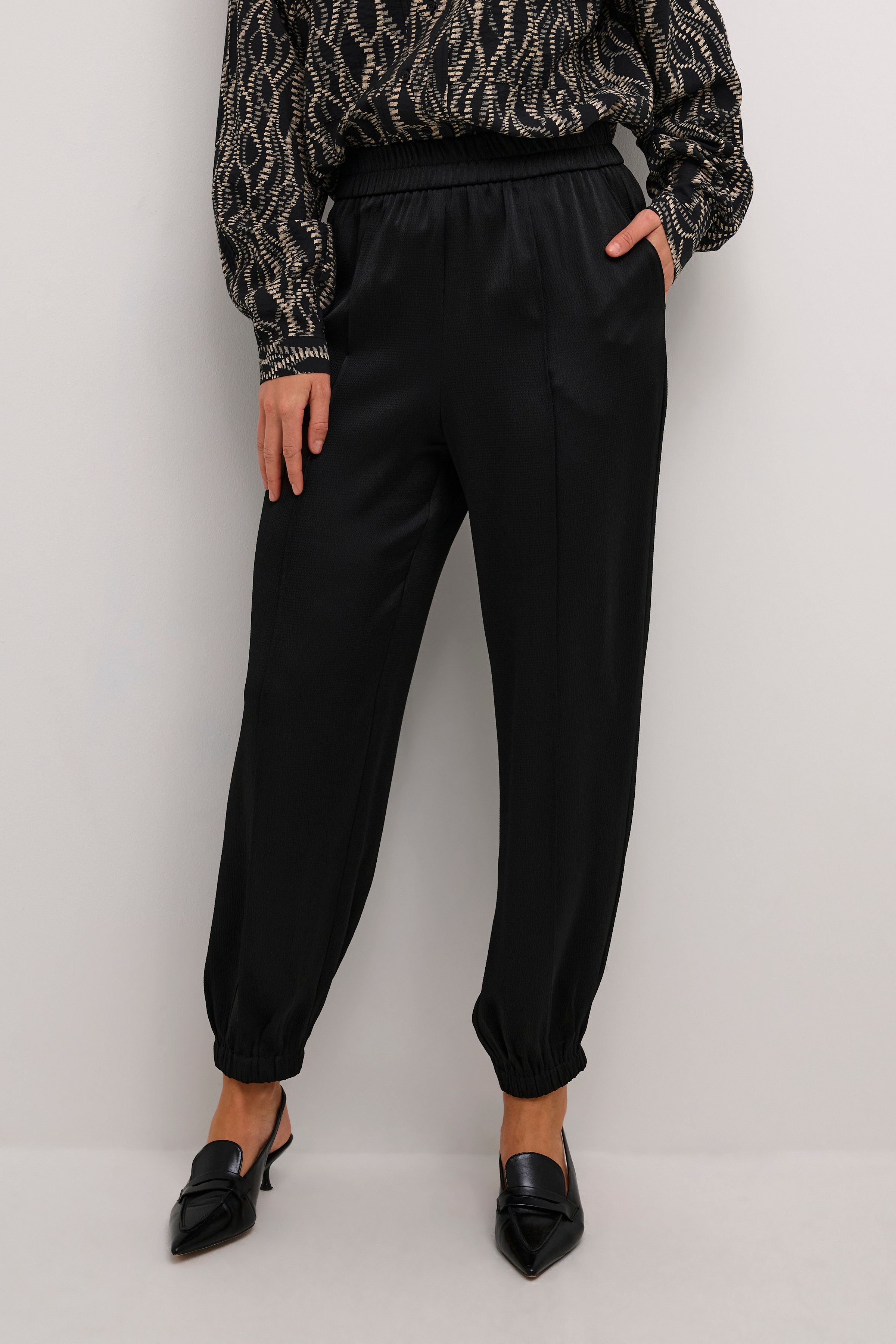 KAingrid Trousers LOOKBOOK FRONT 10509327-100121