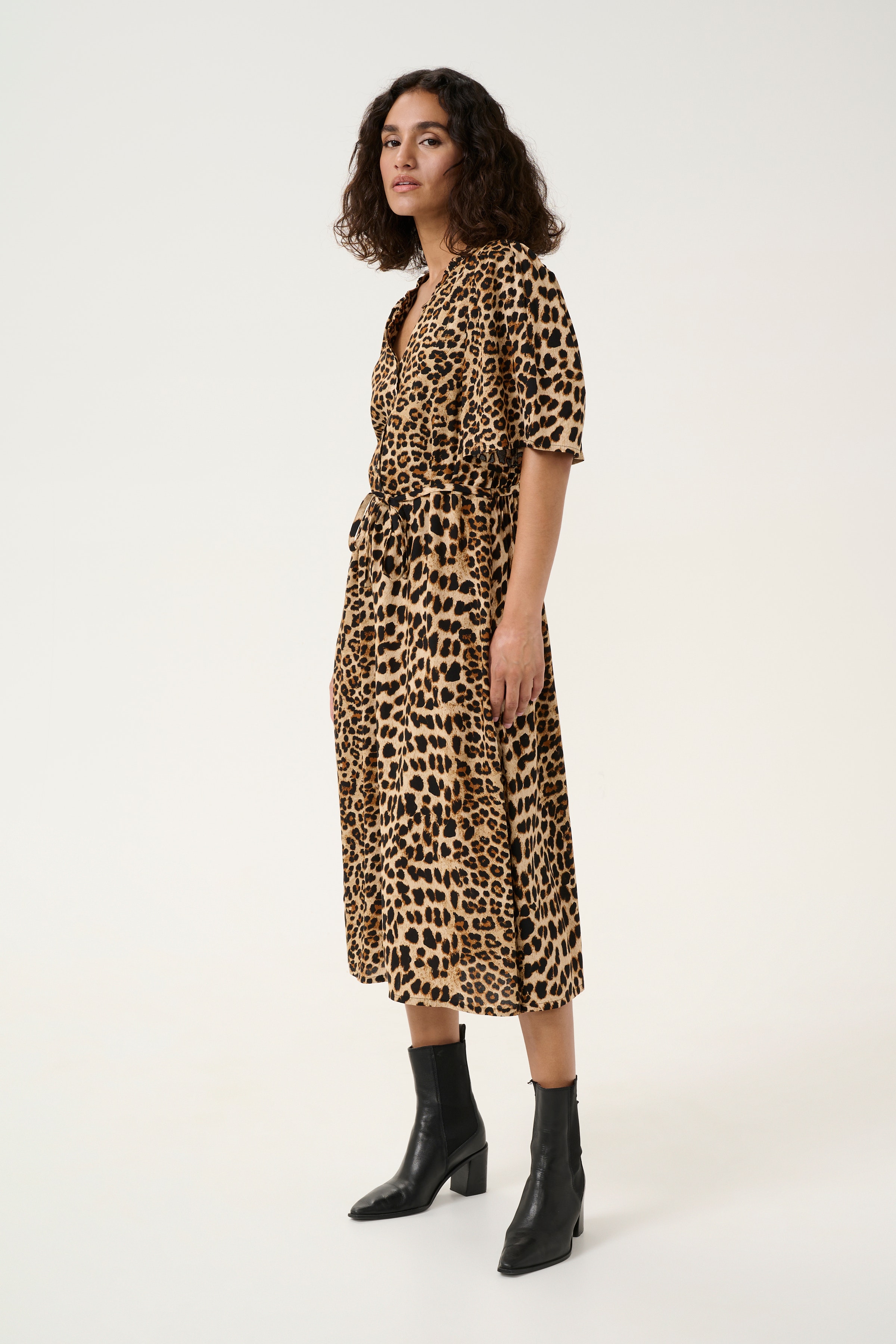 KAarina Leopard dress LOOKBOOK FRONT 10552363-105798