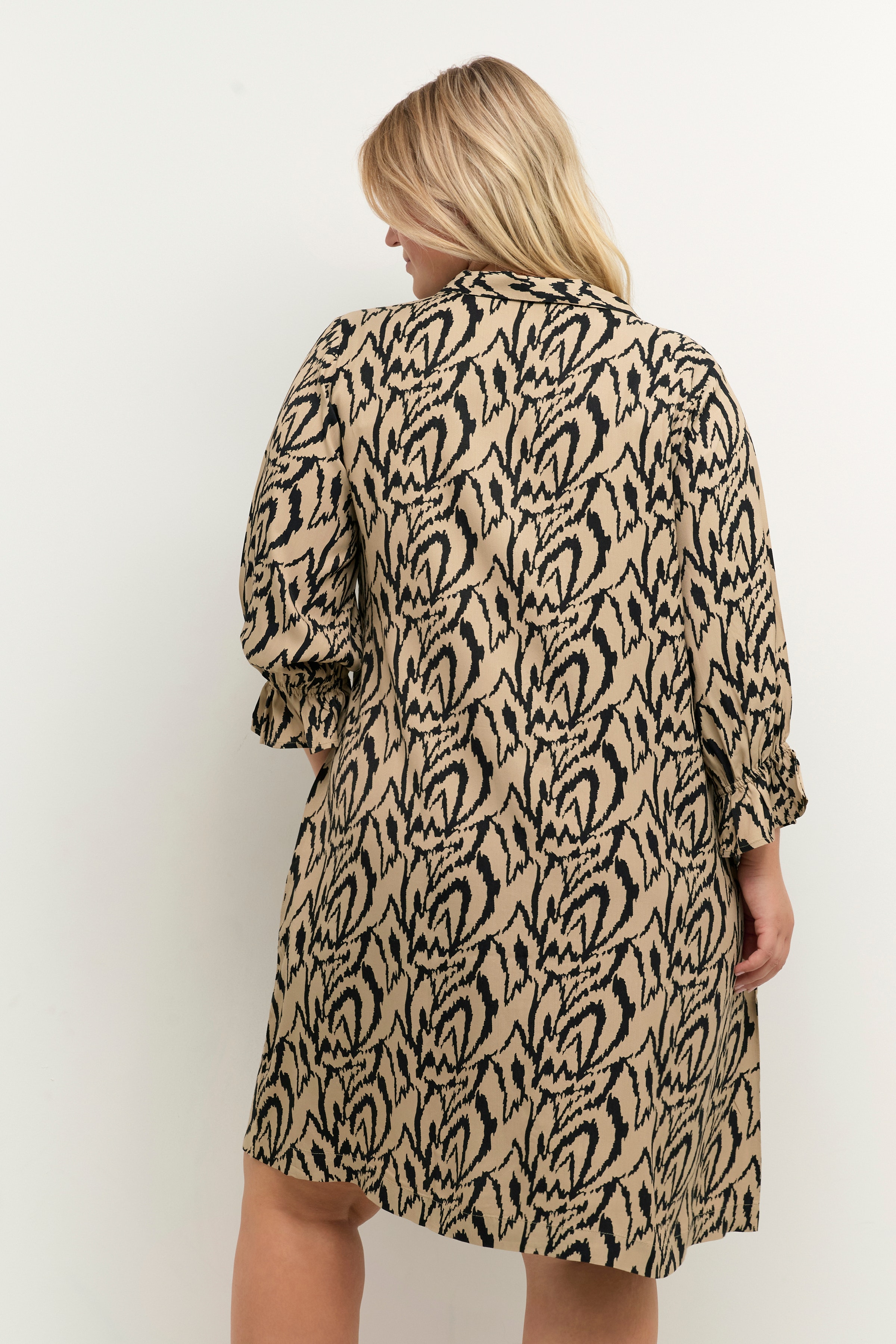 KCcecilie Kleid LOOKBOOK BACK 10581515-104228