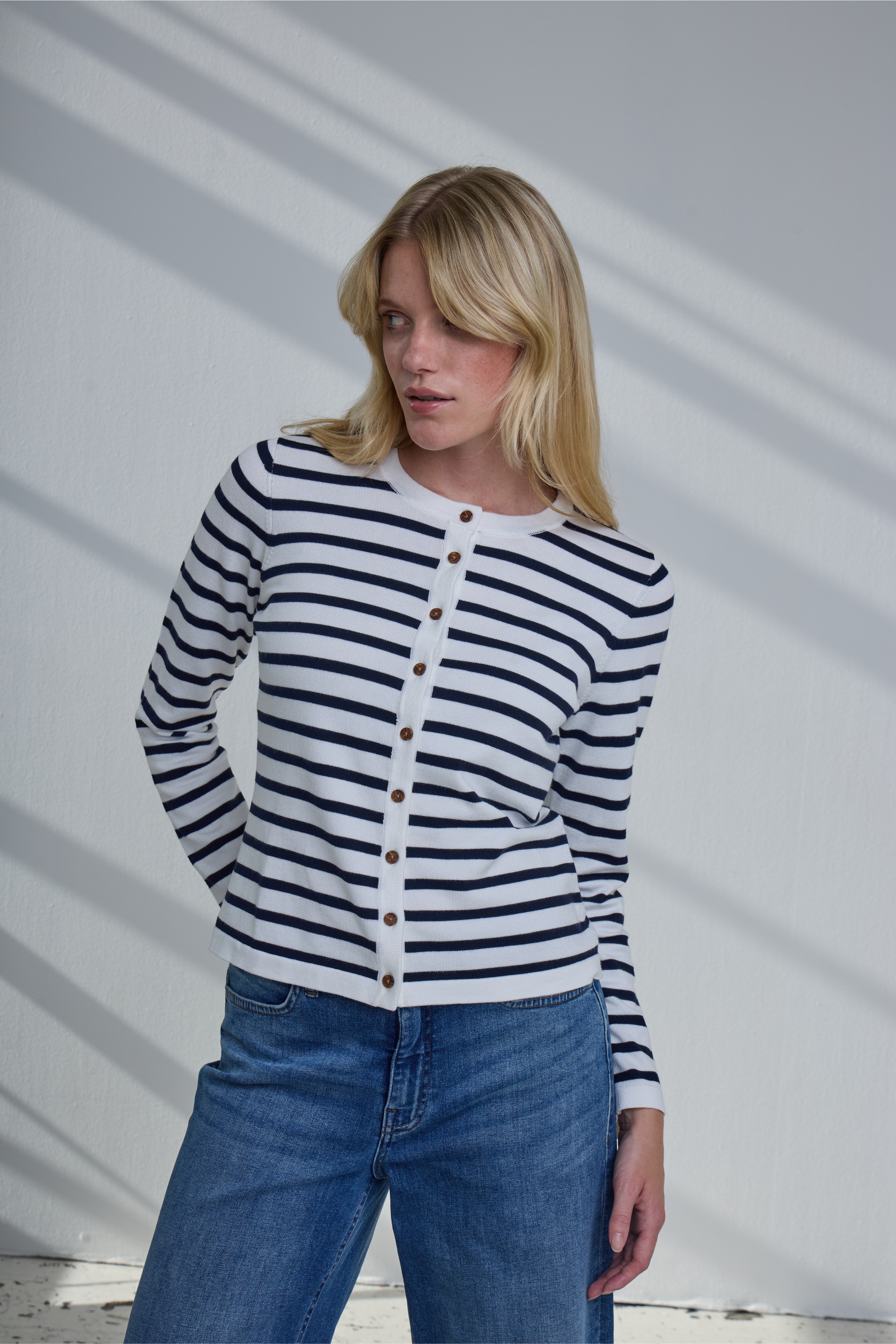 IHLULS Cardigan LOCATION NONE 20125808-900007009