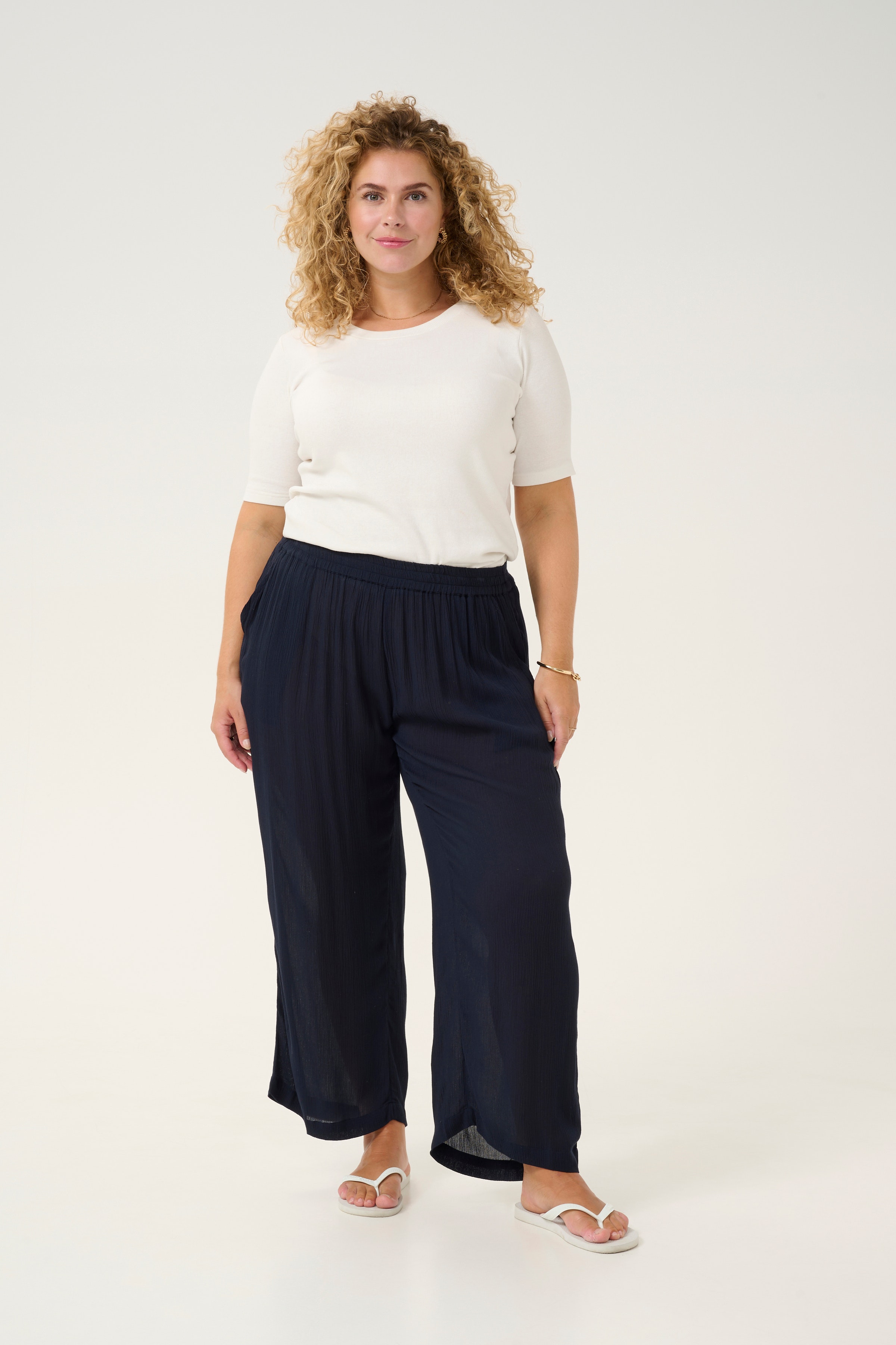 KCdacina Hose LOOKBOOK FRONT 10580846-194020